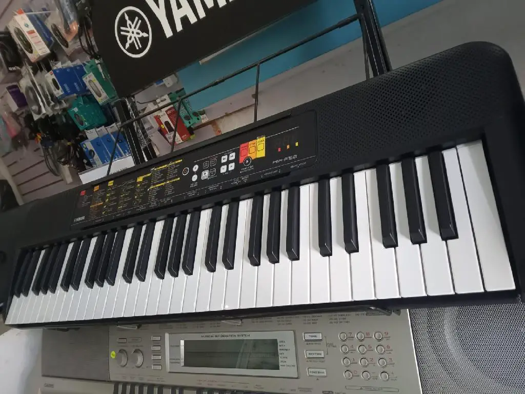 Piano Yamaha Psr-F52  -61t-5v Foto 7261783-3.jpg
