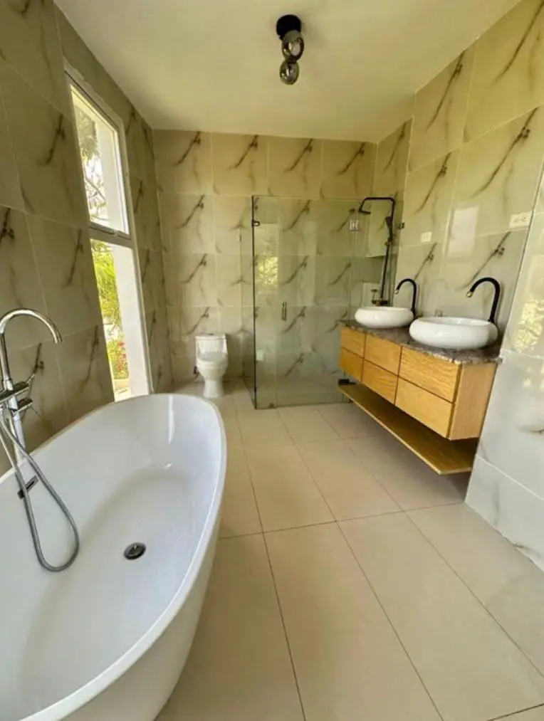 Vendo Exclusiva Villa 3 Niveles AMUEBLADA en Playa Caribe JUAN DOLIO Foto 7261835-6.jpg