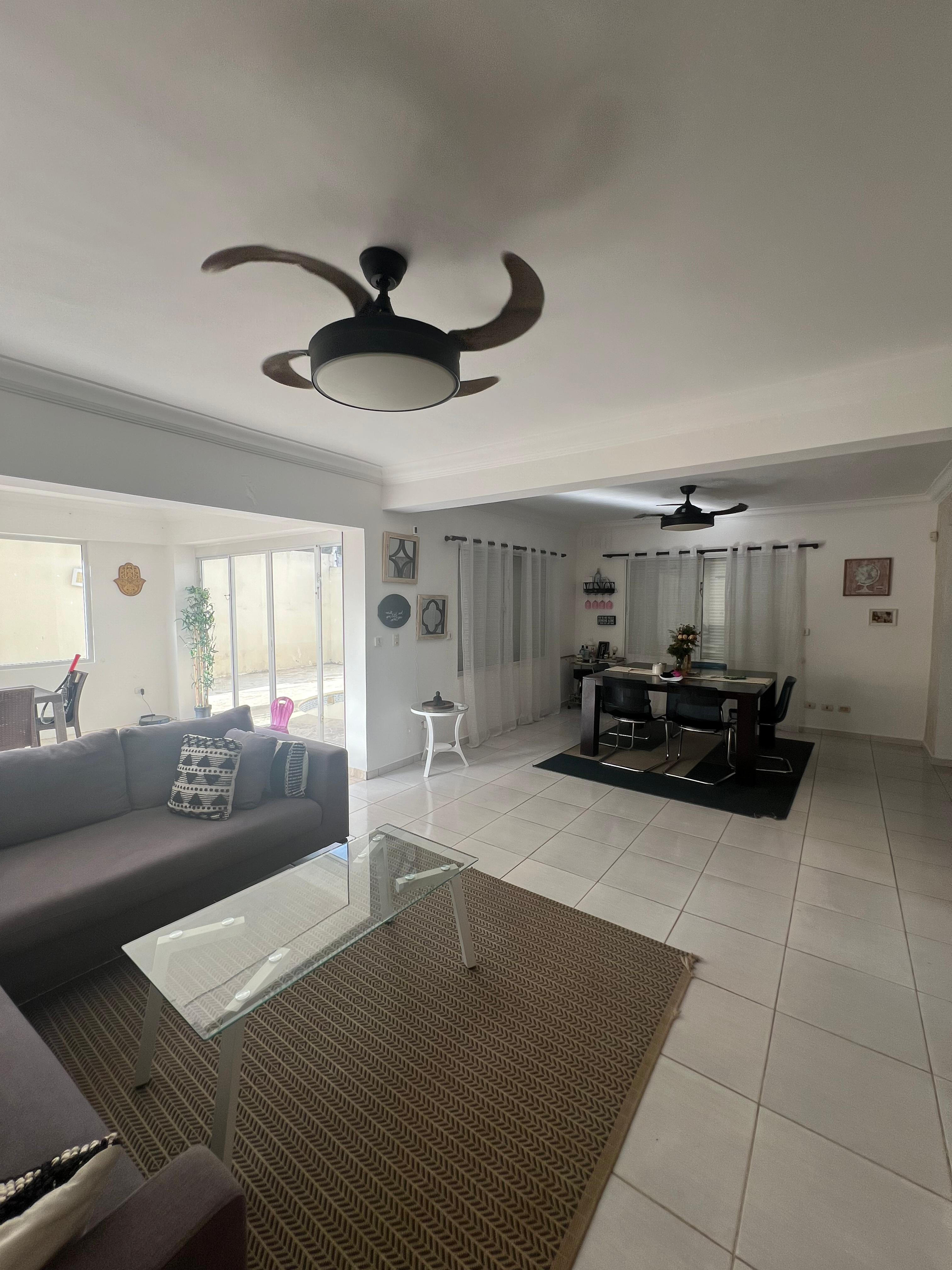 Townhouse en Metro Country Club – Totalmente Amueblado Foto 7262269-4.jpg