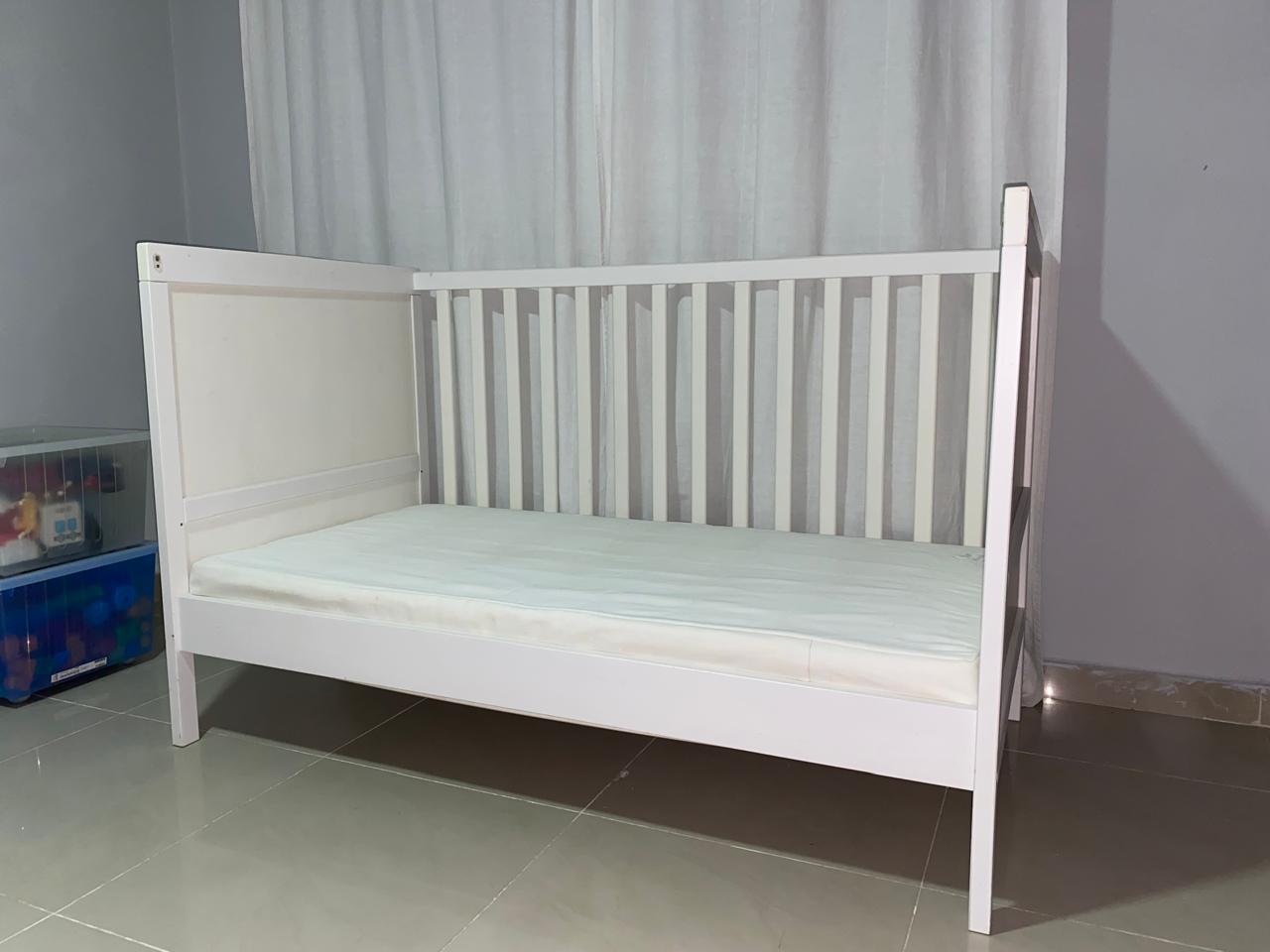 CAMA CUNA CON BARRA PROTECTORA  Foto 7262777-8.jpg