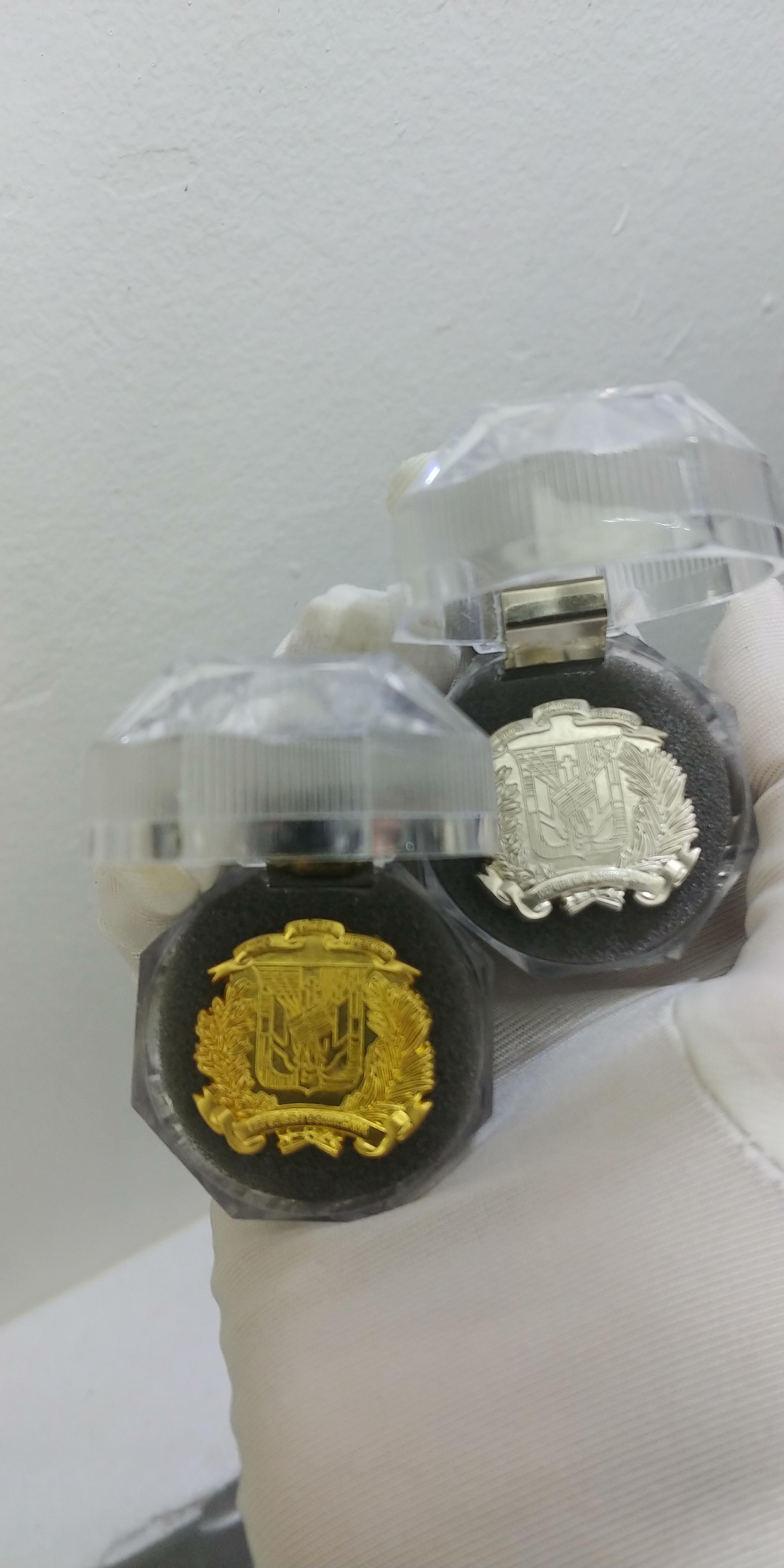 Pin del escudo  Foto 7263314-1.jpg