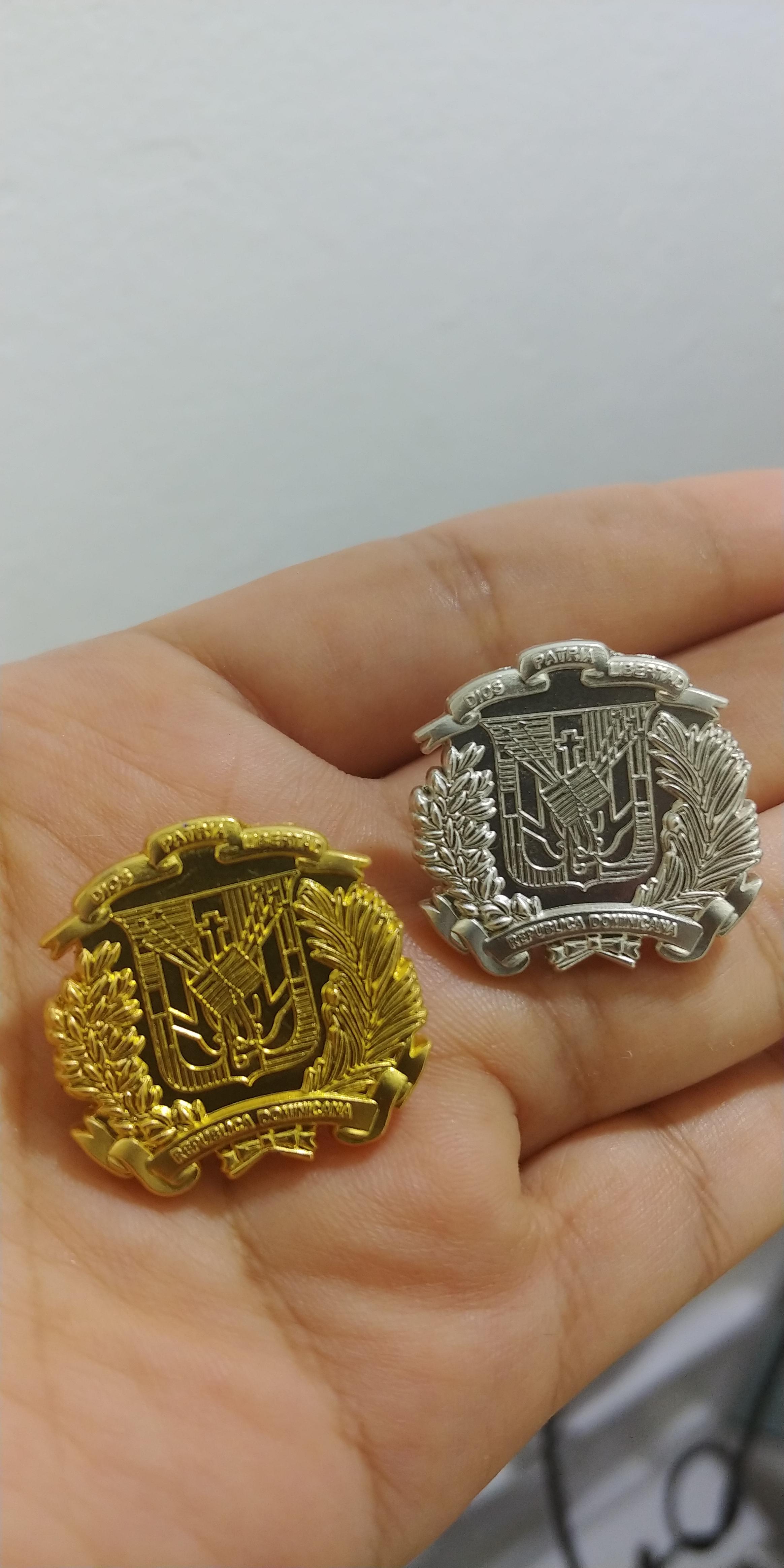 Pin del escudo  Foto 7263314-2.jpg