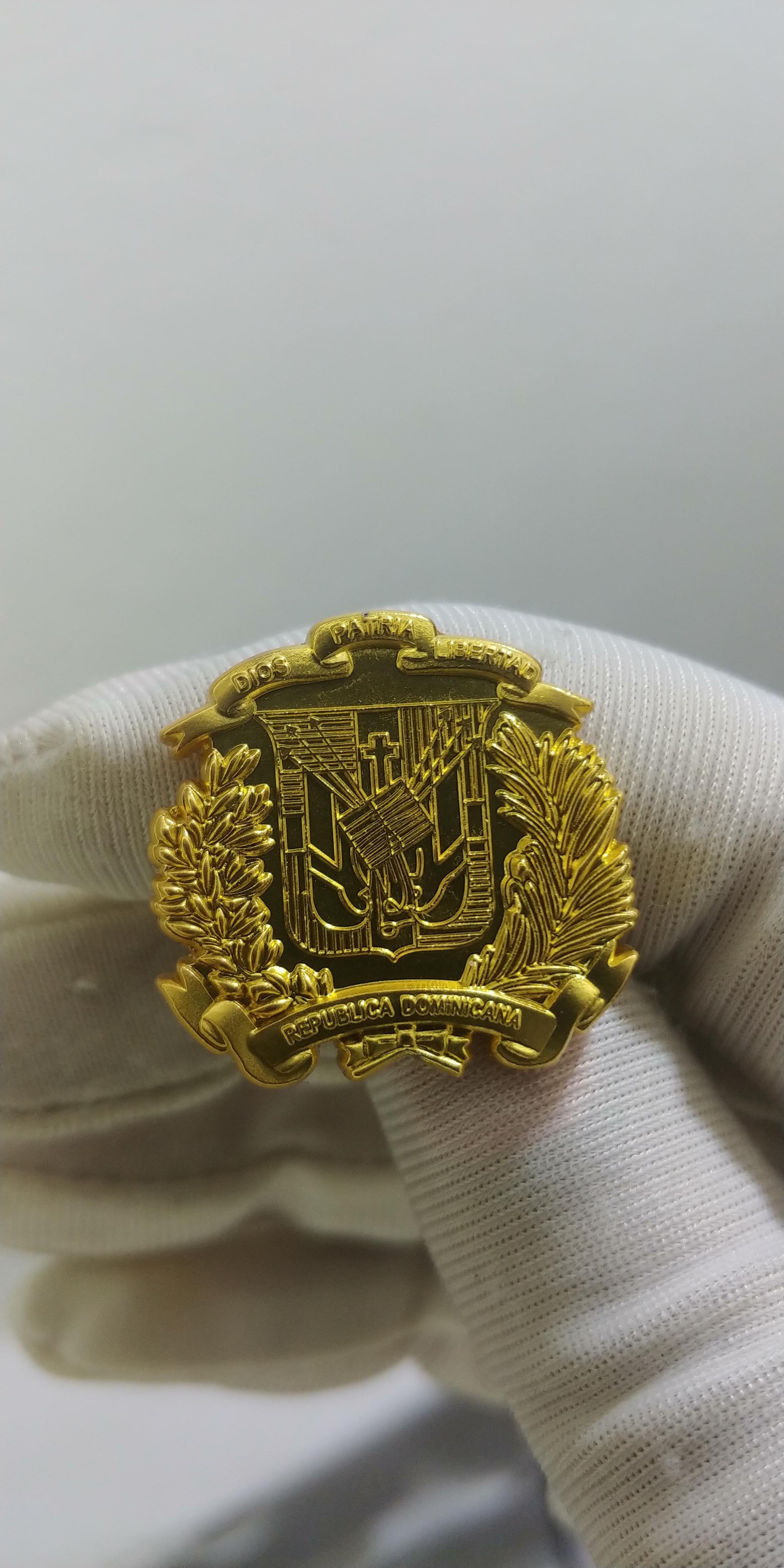 Pin del escudo  Foto 7263314-4.jpg