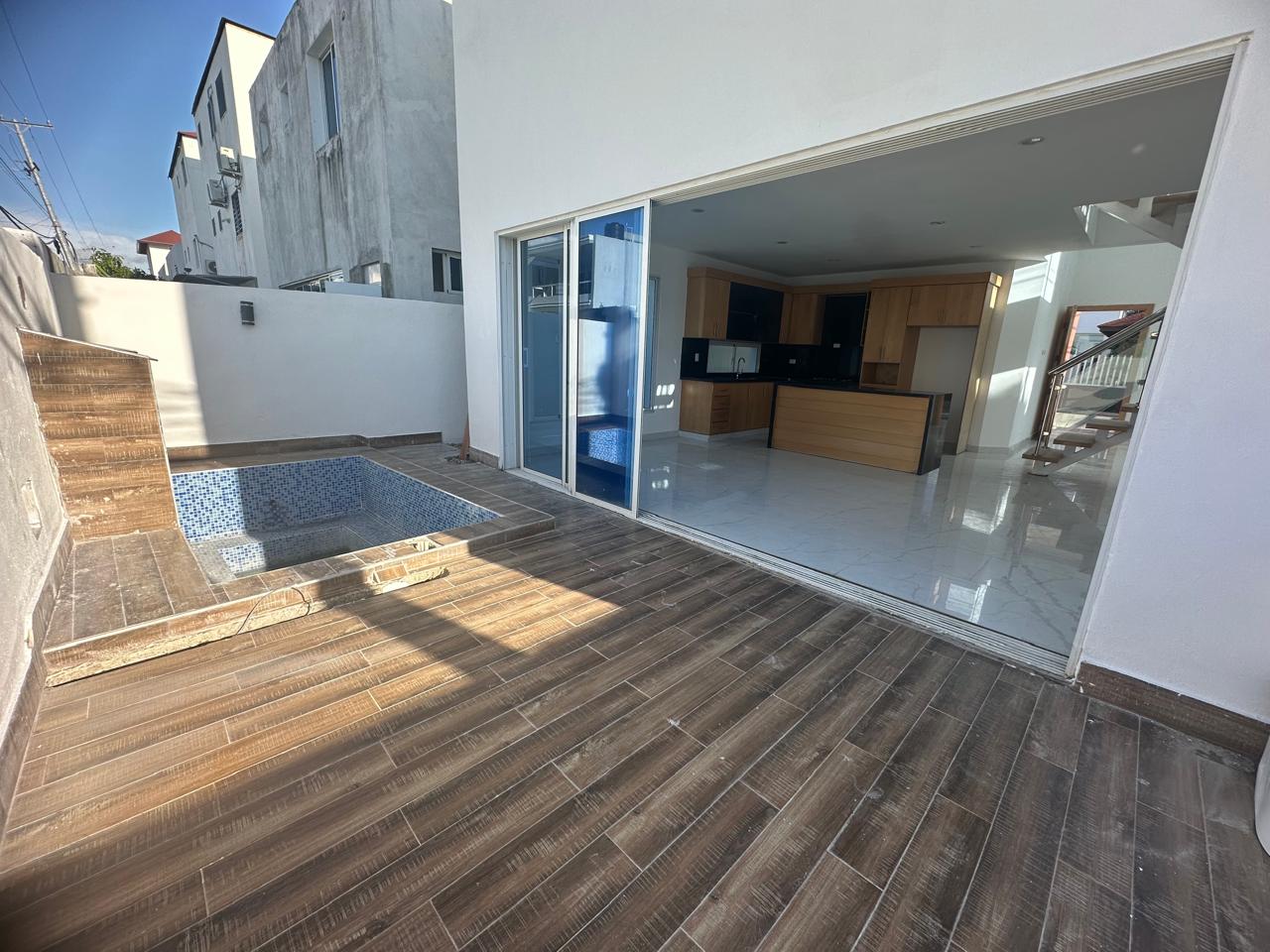 Moderna Casa con Jacuzzi en Brisa Oriental en Res. Cerrado Foto 7263494-3.jpg
