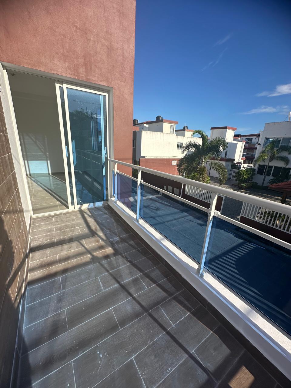 Moderna Casa con Jacuzzi en Brisa Oriental en Res. Cerrado Foto 7263494-4.jpg