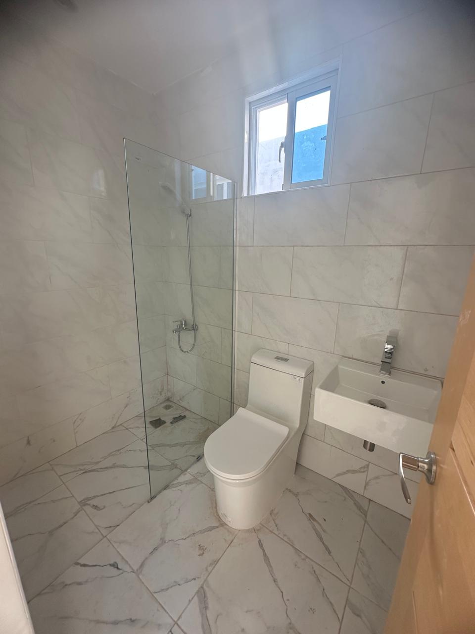 Moderna Casa con Jacuzzi en Brisa Oriental en Res. Cerrado Foto 7263494-5.jpg