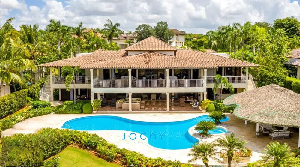 Jochy Real Estate vende villa en Casa de Campo La Romana R.D Foto 7263689-1.jpg