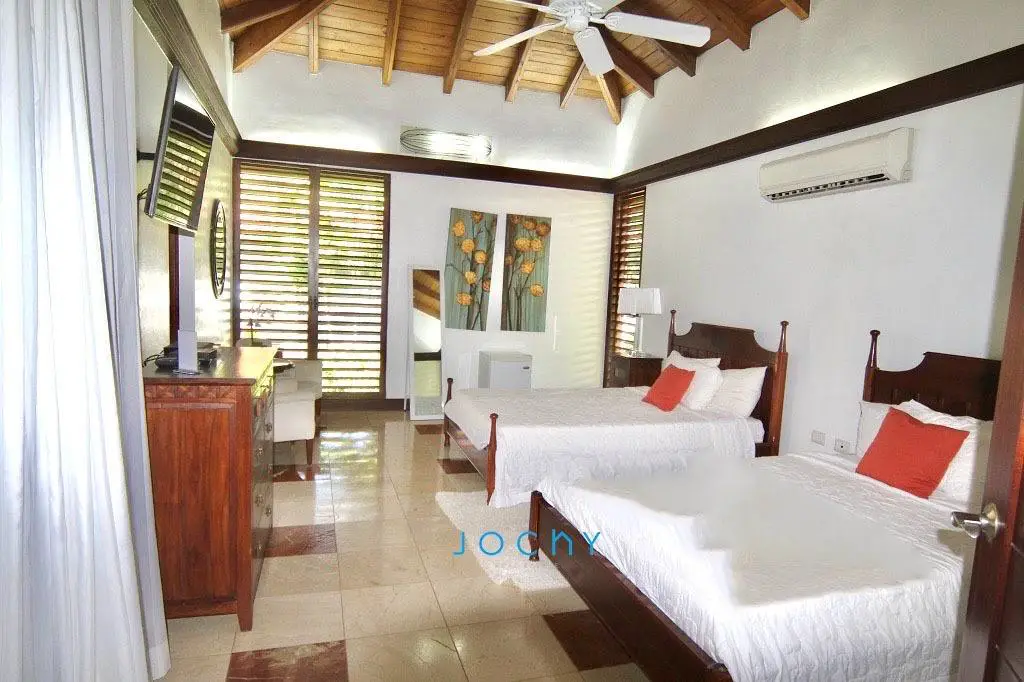 Jochy Real Estate vende villa en Casa de Campo La Romana R.D Foto 7263689-9.jpg
