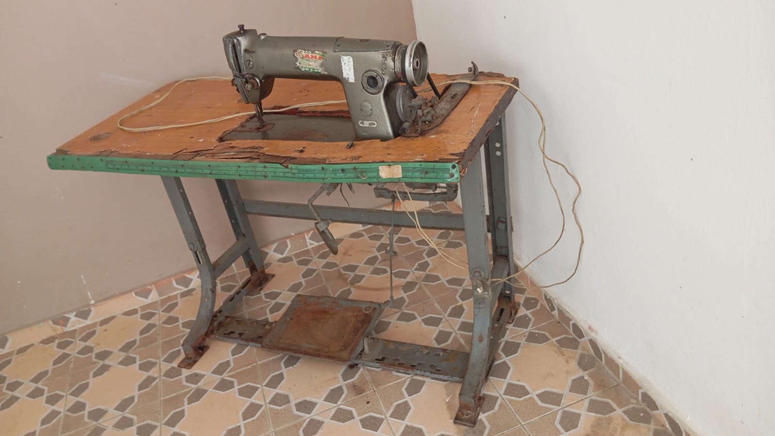 Maquina de cocer industrial de oportunidad Foto 7263780-1.jpg