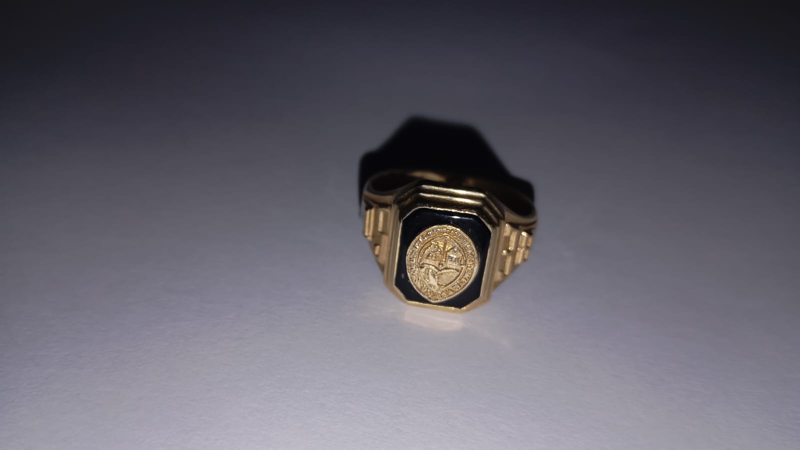 Anillo de oro de la UASD de oportunidad. Foto 7263781-2.jpg