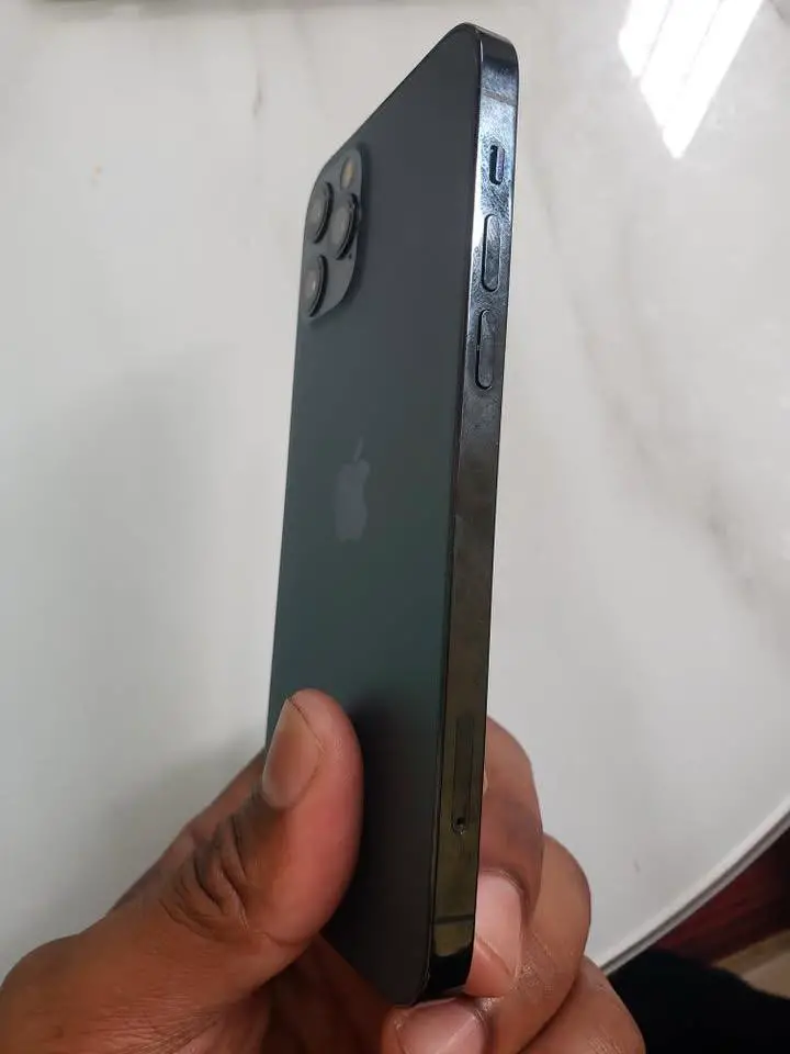 se vende Iphone 12 pro Foto 7263843-3.jpg