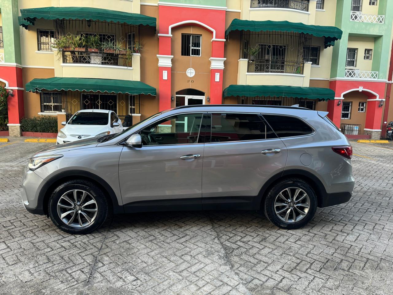 Hyundai Santa Fe sport tres filas año 2018 Foto 7264001-4.jpg