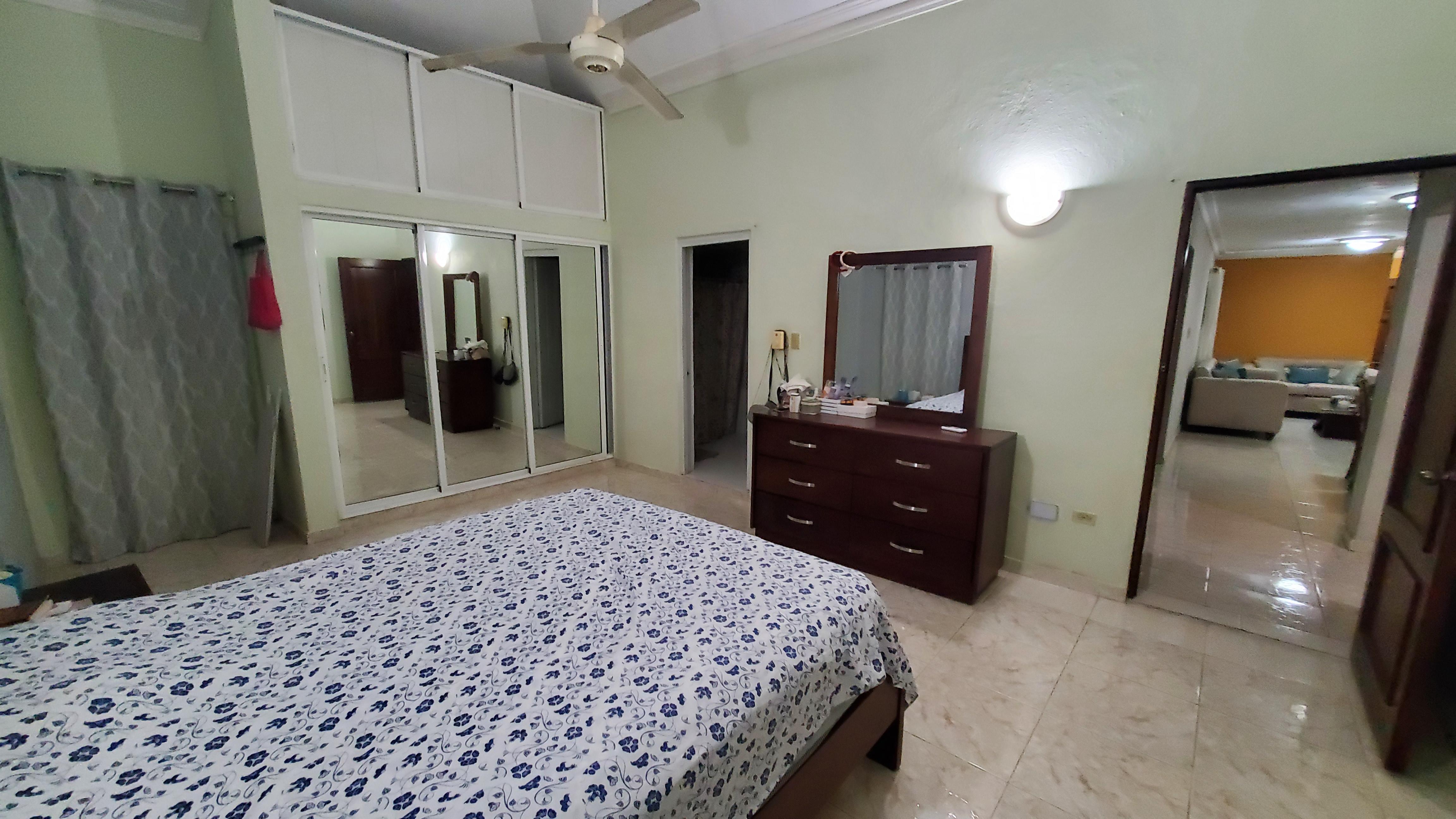CASA DE DOS NIVELES DIVIDIDA - SE VENDEN JUNTAS Foto 7264351-13.jpg