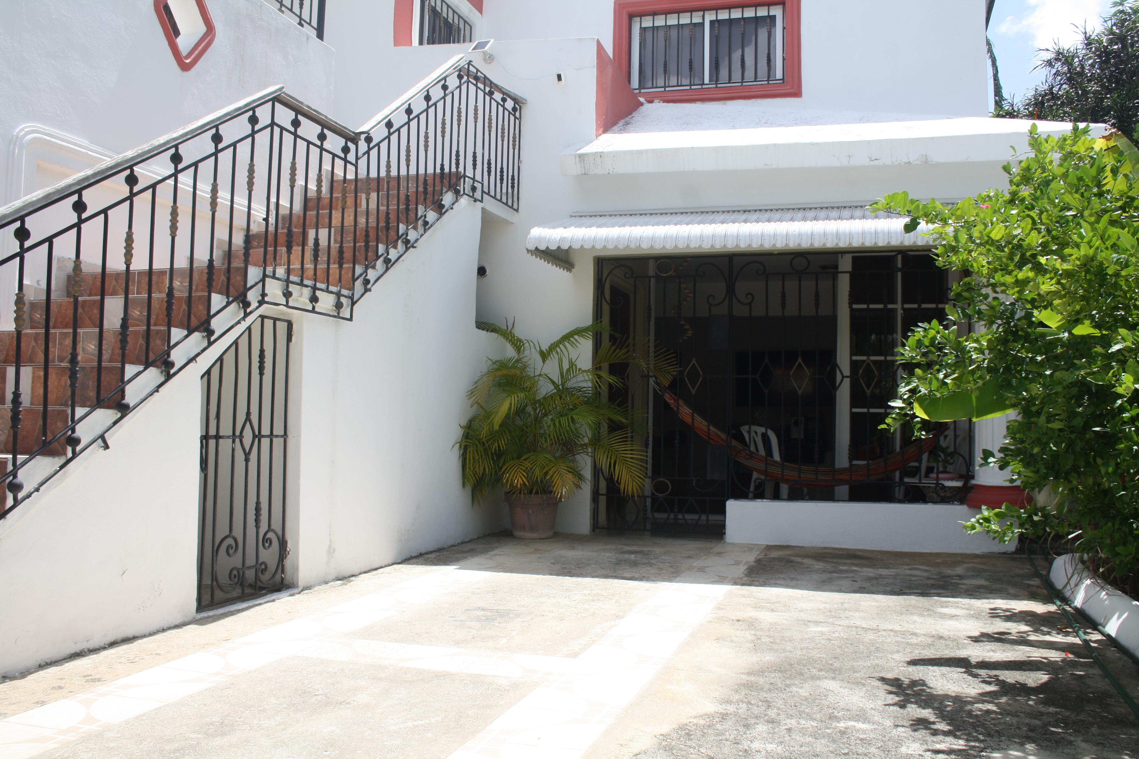 CASA DE DOS NIVELES DIVIDIDA - SE VENDEN JUNTAS Foto 7264351-2.jpg