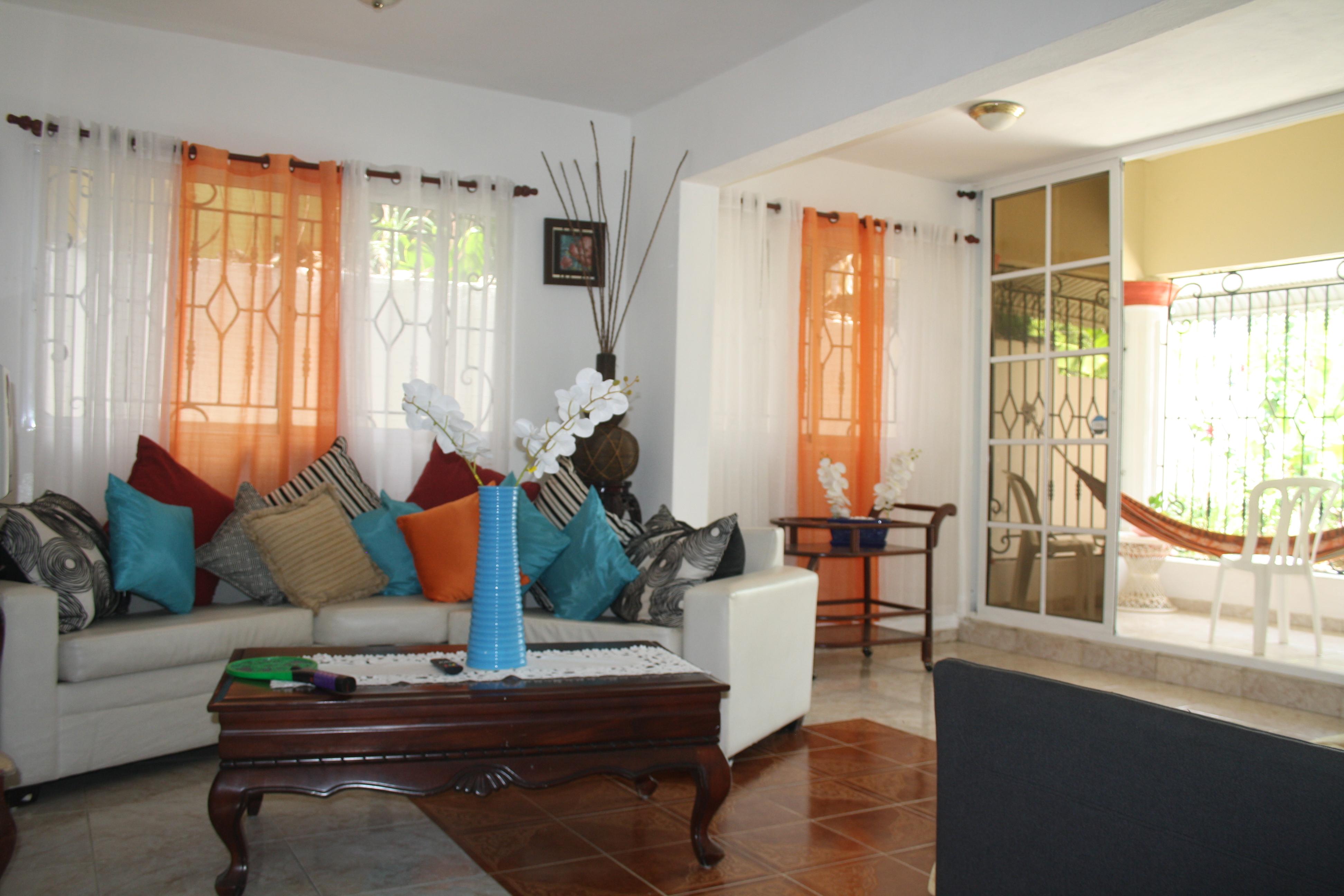 CASA DE DOS NIVELES DIVIDIDA - SE VENDEN JUNTAS Foto 7264351-8.jpg