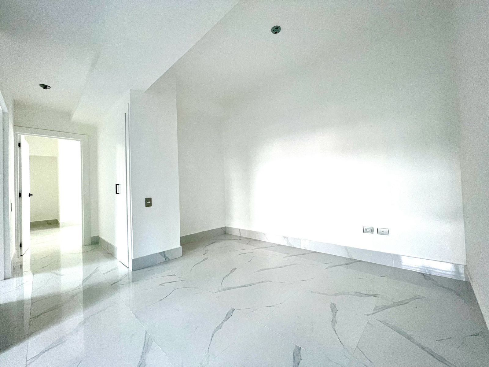 Vendo Apto en TORRE SHALOM ROYAL VIII del Ens. PIANTINI 2 Habs. 110 Mt Foto 7264848-11.jpg