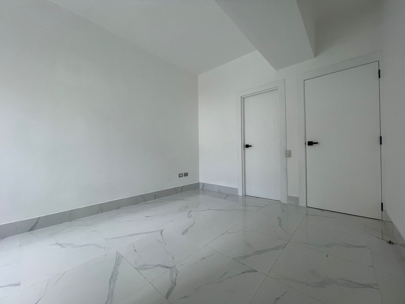 Vendo Apto en TORRE SHALOM ROYAL VIII del Ens. PIANTINI 2 Habs. 110 Mt Foto 7264848-3.jpg