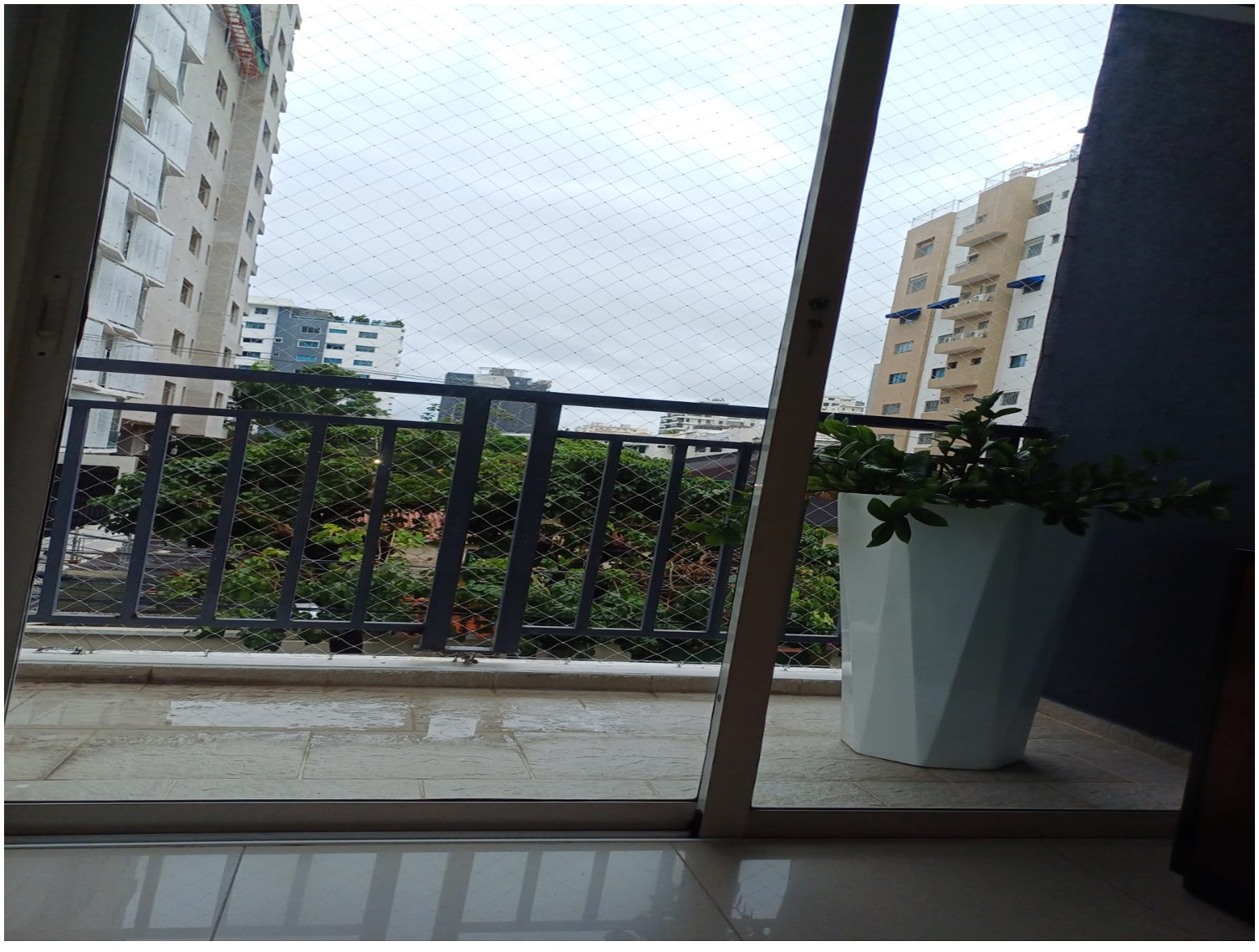 VENDO APTO de 2 HABS.  con BALCON en el Ensanche PIANTINI  3er. NIVEL  Foto 7264849-2.jpg