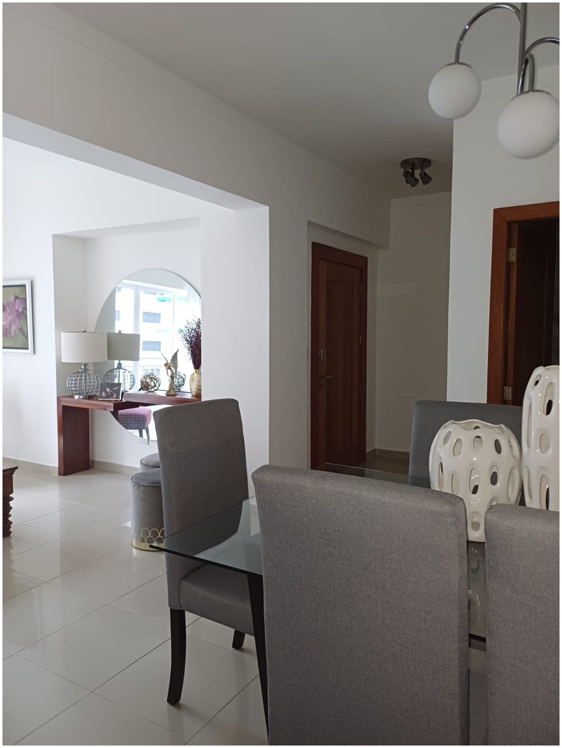 VENDO APTO de 2 HABS.  con BALCON en el Ensanche PIANTINI  3er. NIVEL  Foto 7264849-5.jpg