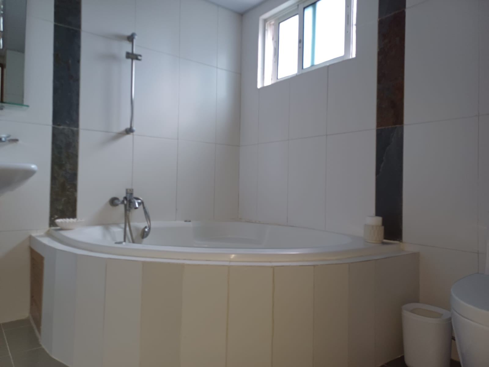 VENDO APTO de 2 HABS.  con BALCON en el Ensanche PIANTINI  3er. NIVEL  Foto 7264849-7.jpg