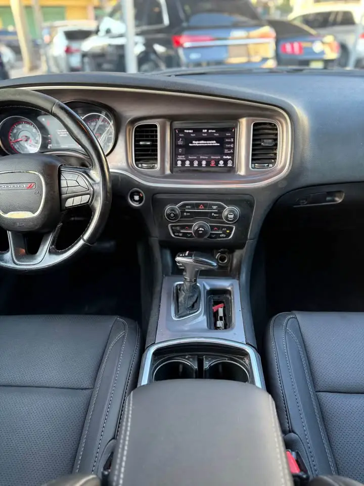 DODGE CHARGER SXT 2019  Foto 7264937-6.jpg