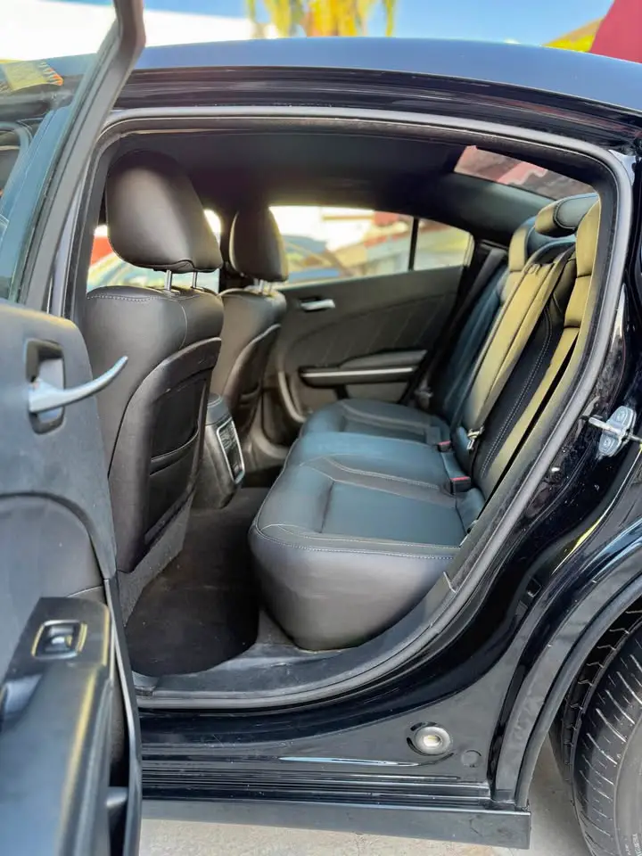 DODGE CHARGER SXT 2019  Foto 7264937-7.jpg