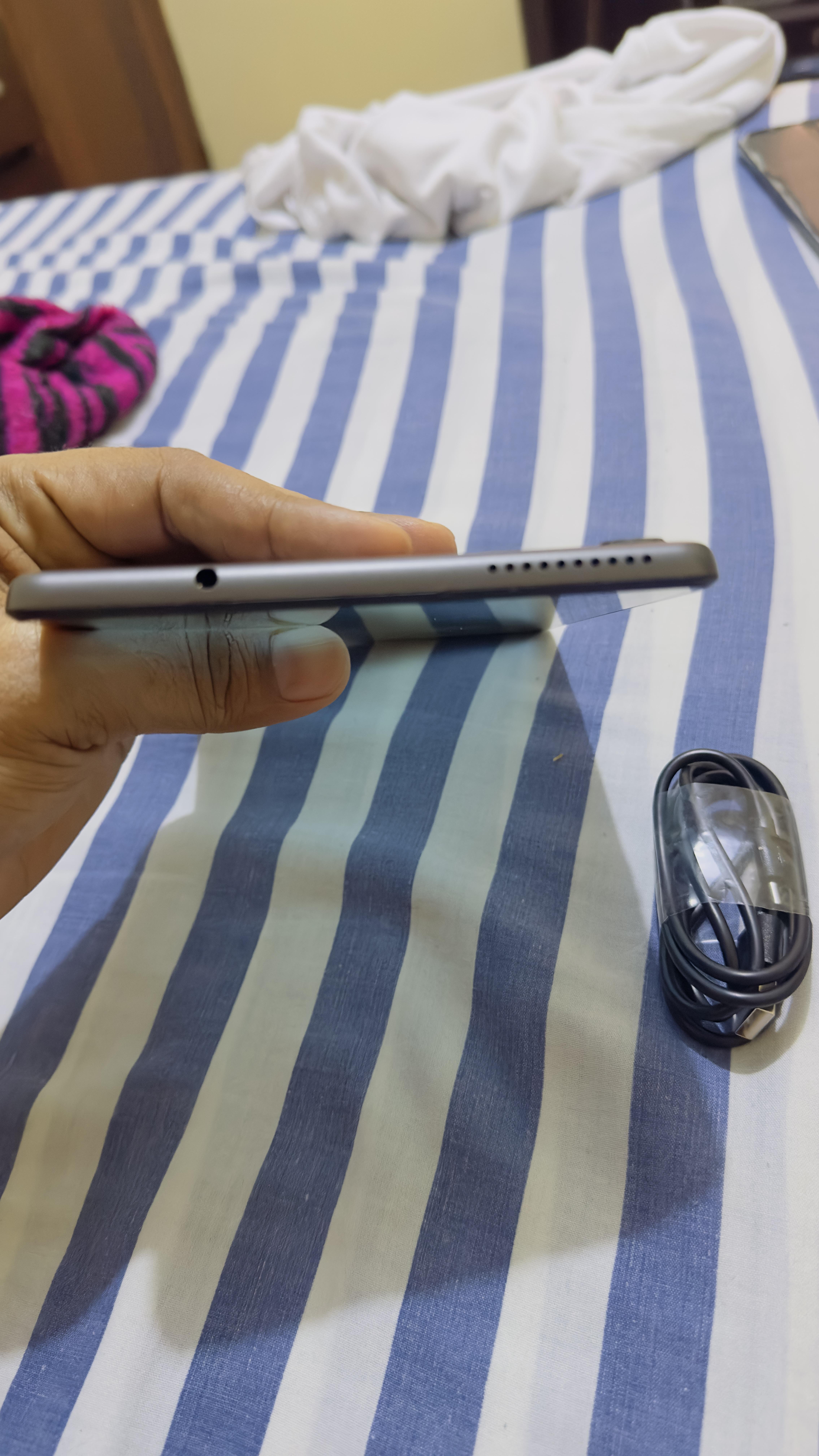 TABLET LENOVO 8” WIFI 16GB COMO NUEVA Foto 7265030-6.jpg