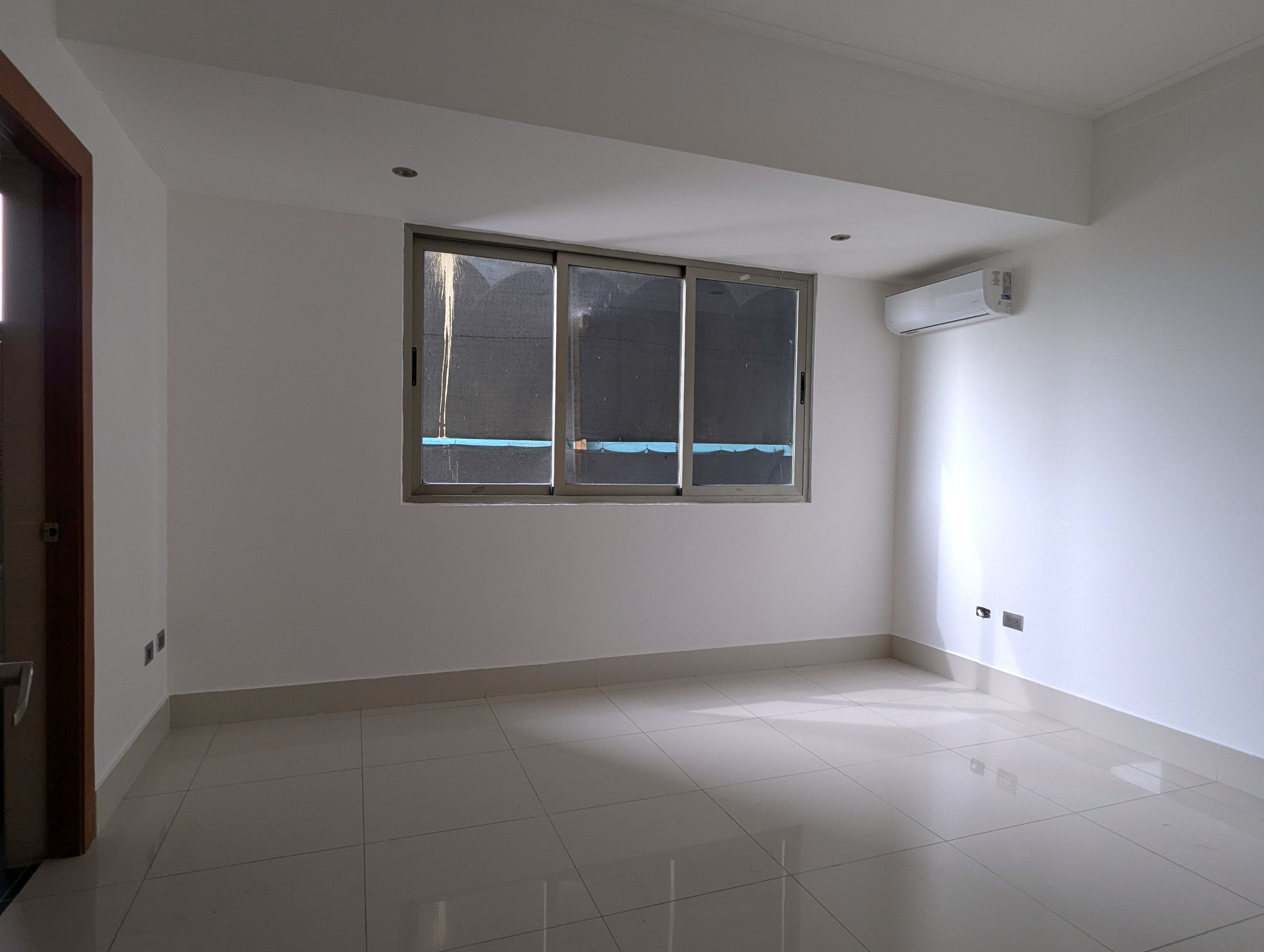 Apartamento en alquiler en la av. Enriquillo con Av. Privada próximo a Foto 7265567-9.jpg