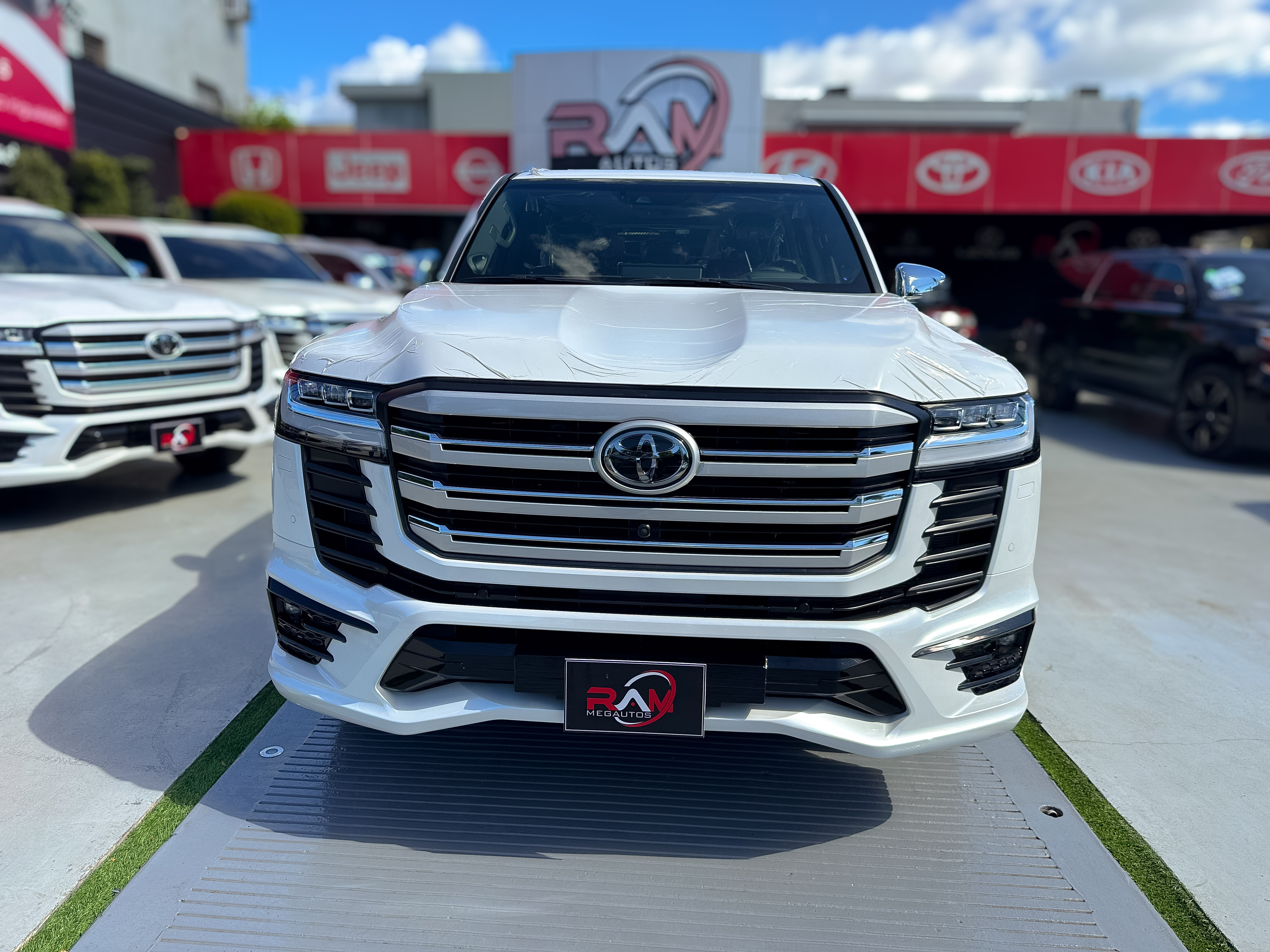 TOYOTA LAND CRUISER VX-R EXCLUSIVE 2025 en Santo Domingo DN Foto 7265574-2.jpg