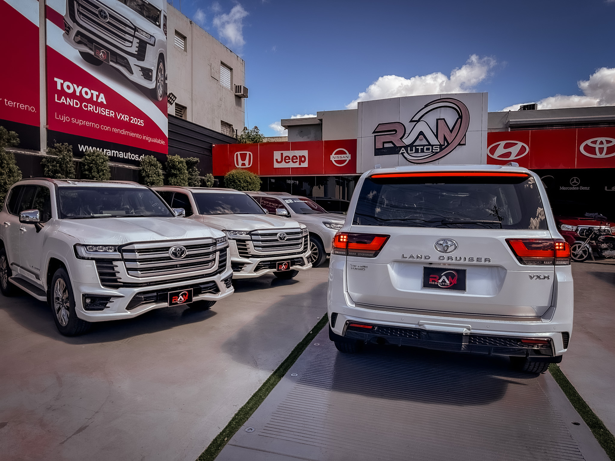 TOYOTA LAND CRUISER VX-R EXCLUSIVE 2025 en Santo Domingo DN Foto 7265574-4.jpg