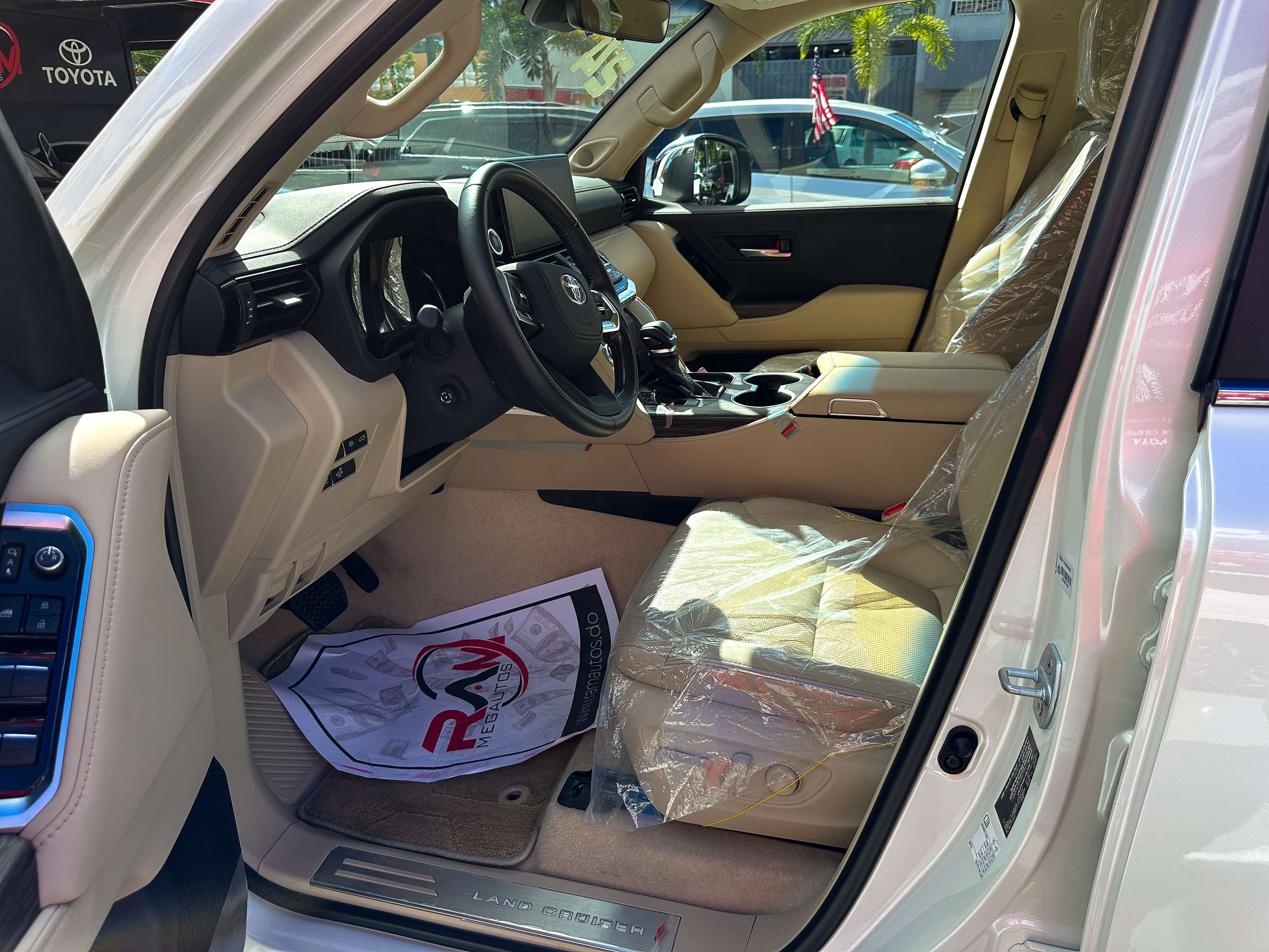 Toyota Land Cruiser Vx-r Exclusive 2024 en Santo Domingo DN Foto 7265700-11.jpg