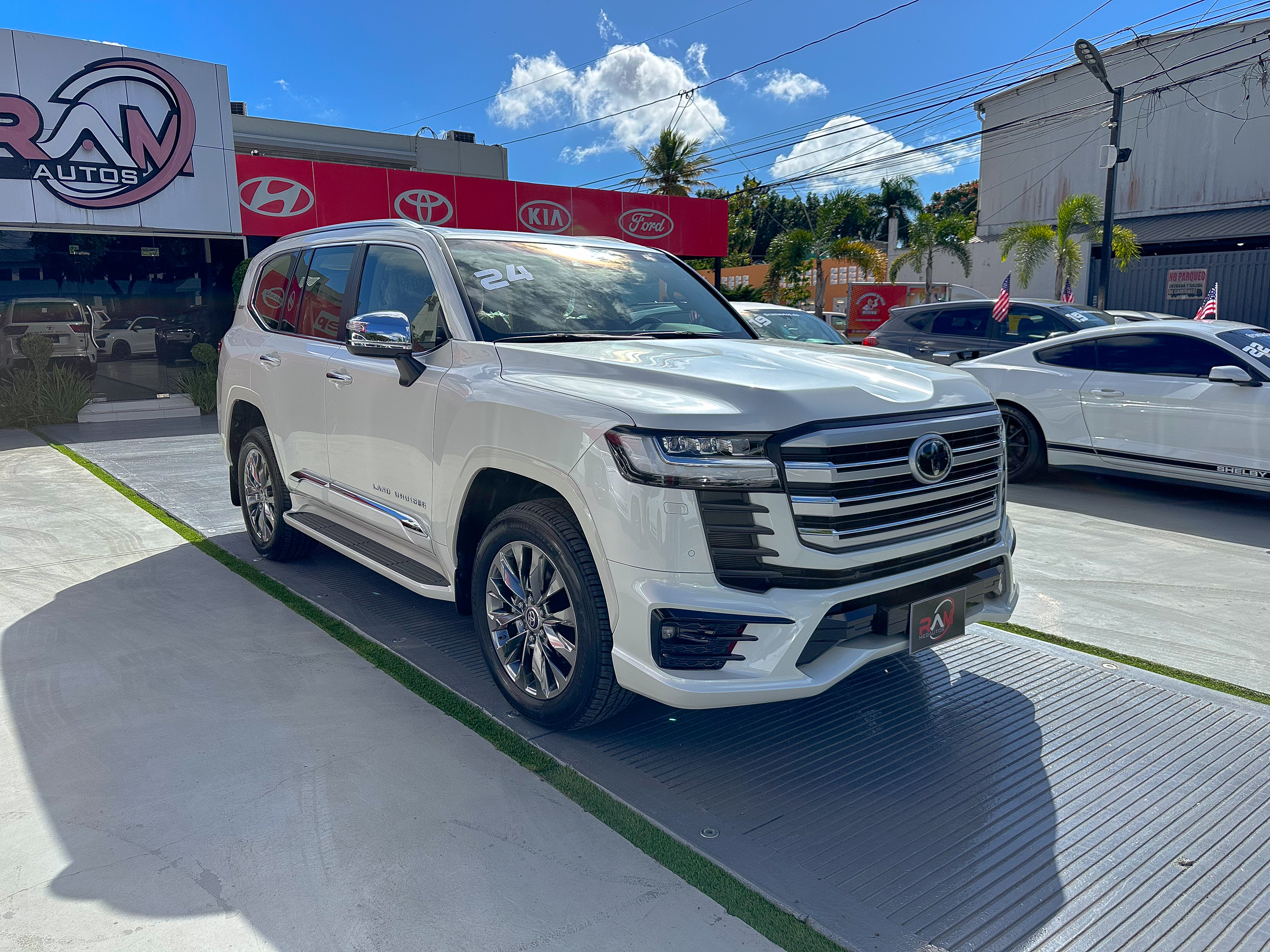 Toyota Land Cruiser Vx-r Exclusive 2024 en Santo Domingo DN Foto 7265700-3.jpg
