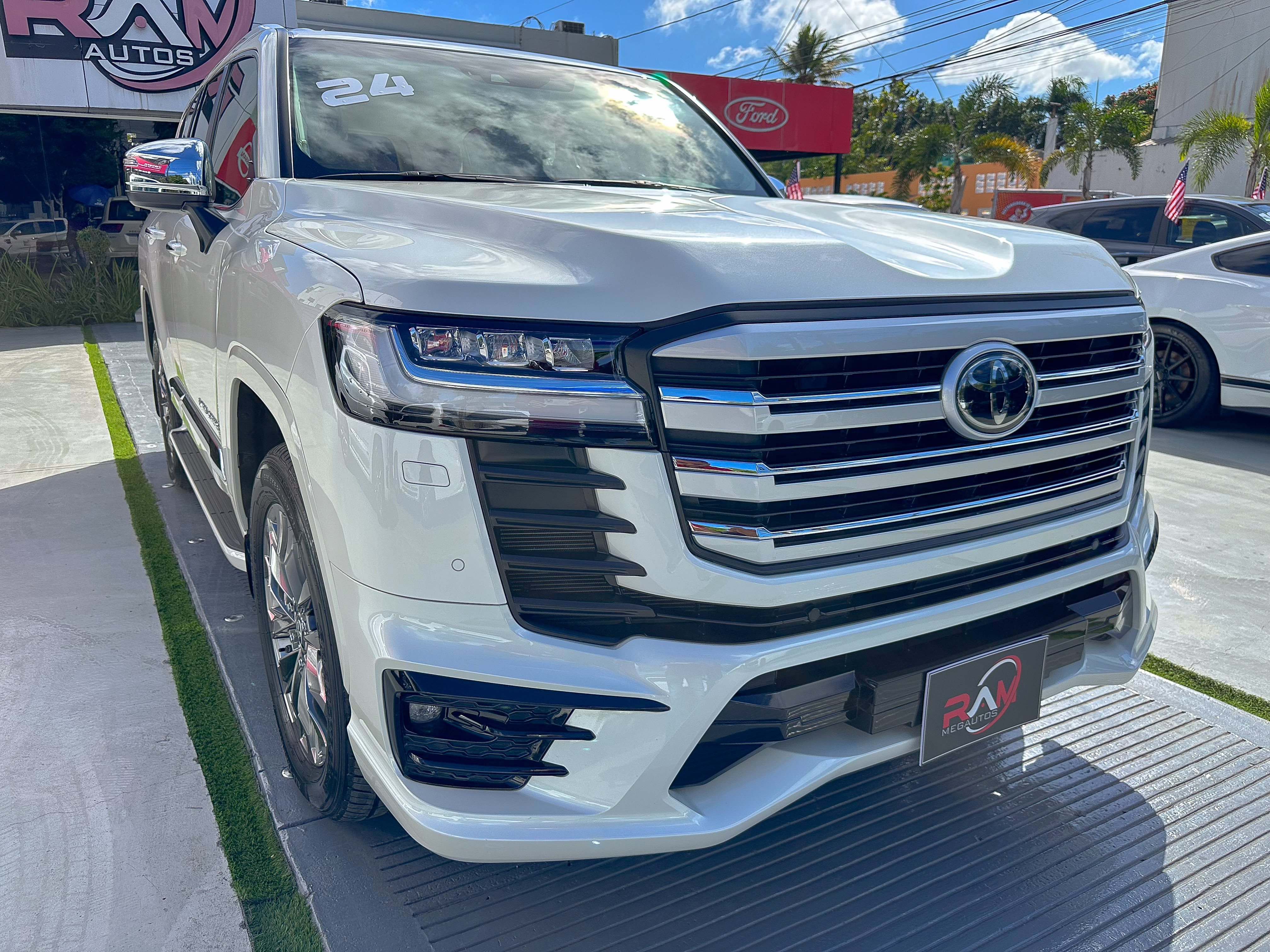 Toyota Land Cruiser Vx-r Exclusive 2024 en Santo Domingo DN Foto 7265700-4.jpg