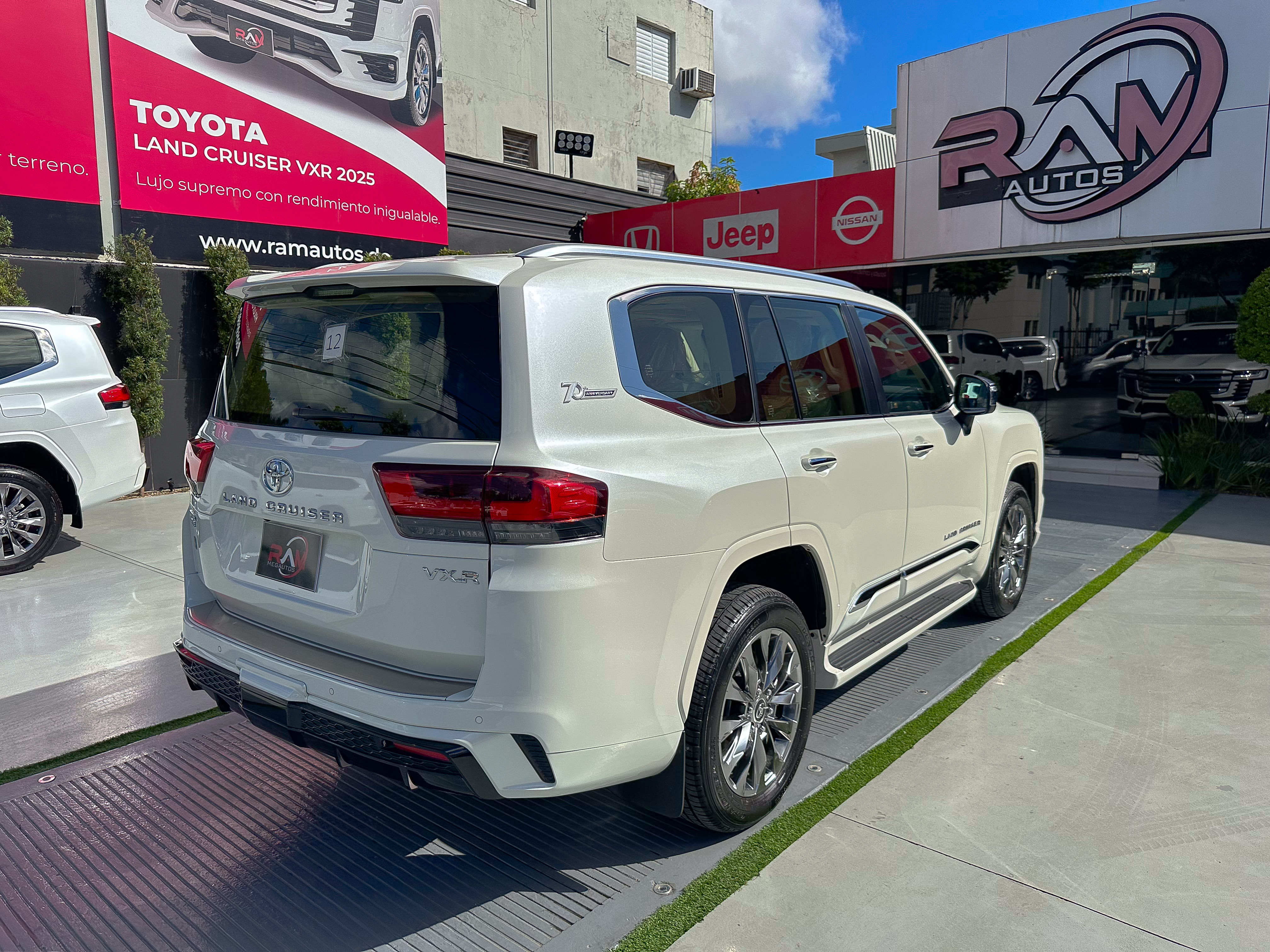 Toyota Land Cruiser Vx-r Exclusive 2024 en Santo Domingo DN Foto 7265700-7.jpg