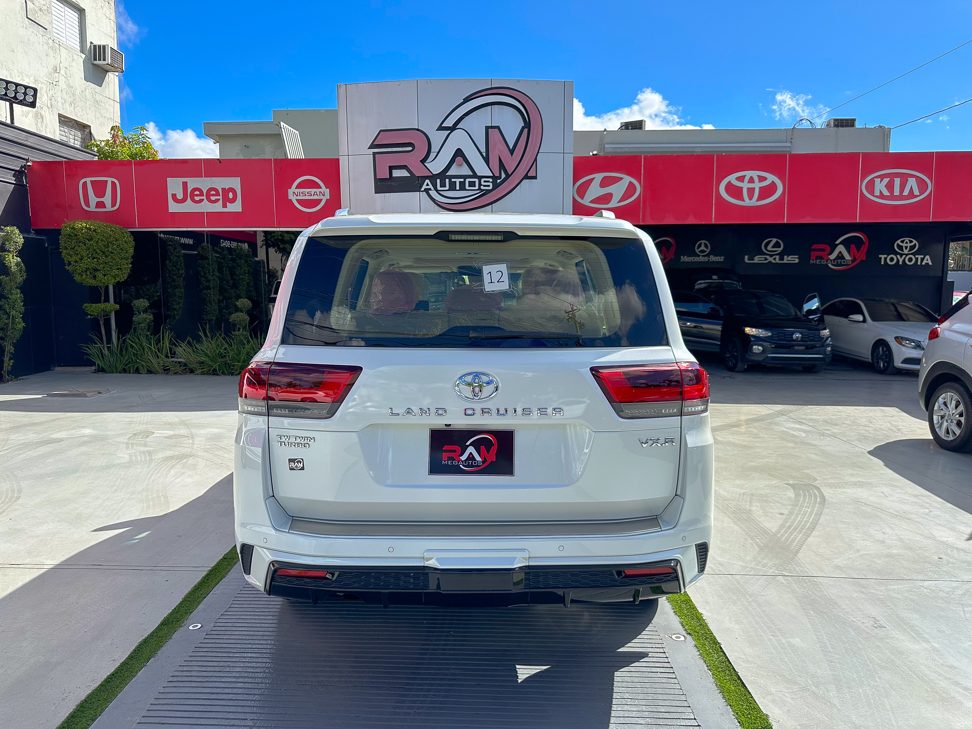 Toyota Land Cruiser Vx-r Exclusive 2024 en Santo Domingo DN Foto 7265700-8.jpg