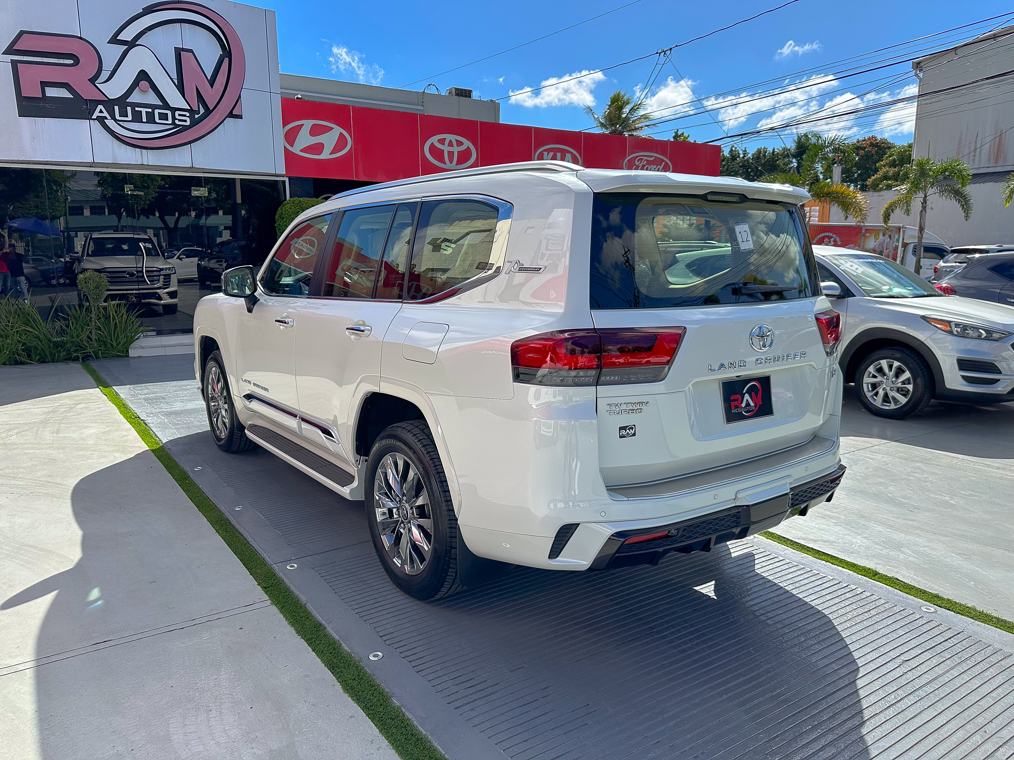 Toyota Land Cruiser Vx-r Exclusive 2024 en Santo Domingo DN Foto 7265700-9.jpg