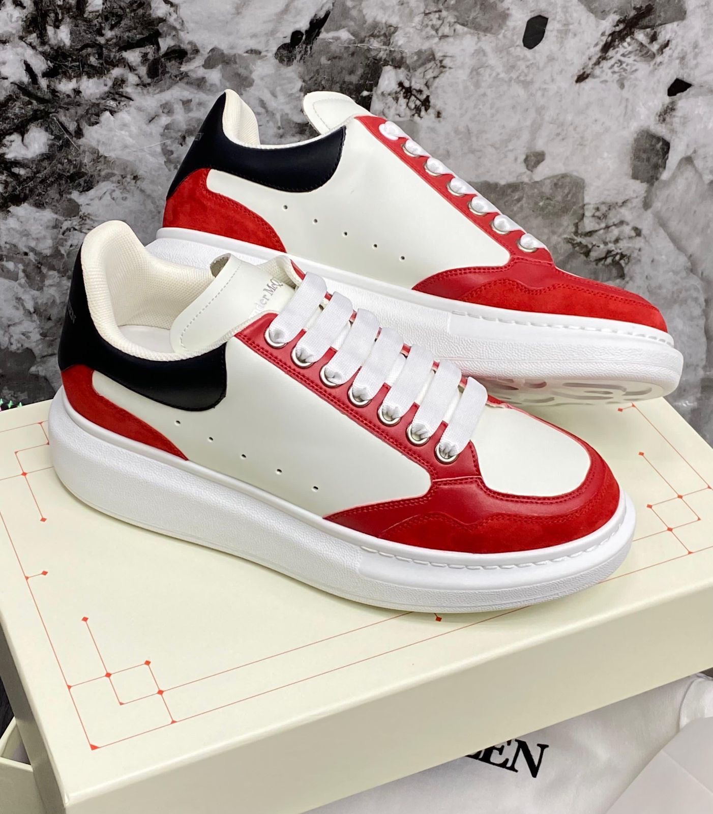 Sneakers Tenis Teni Alexander McQueen Ultimately 2025 Foto 7265835-2.jpg