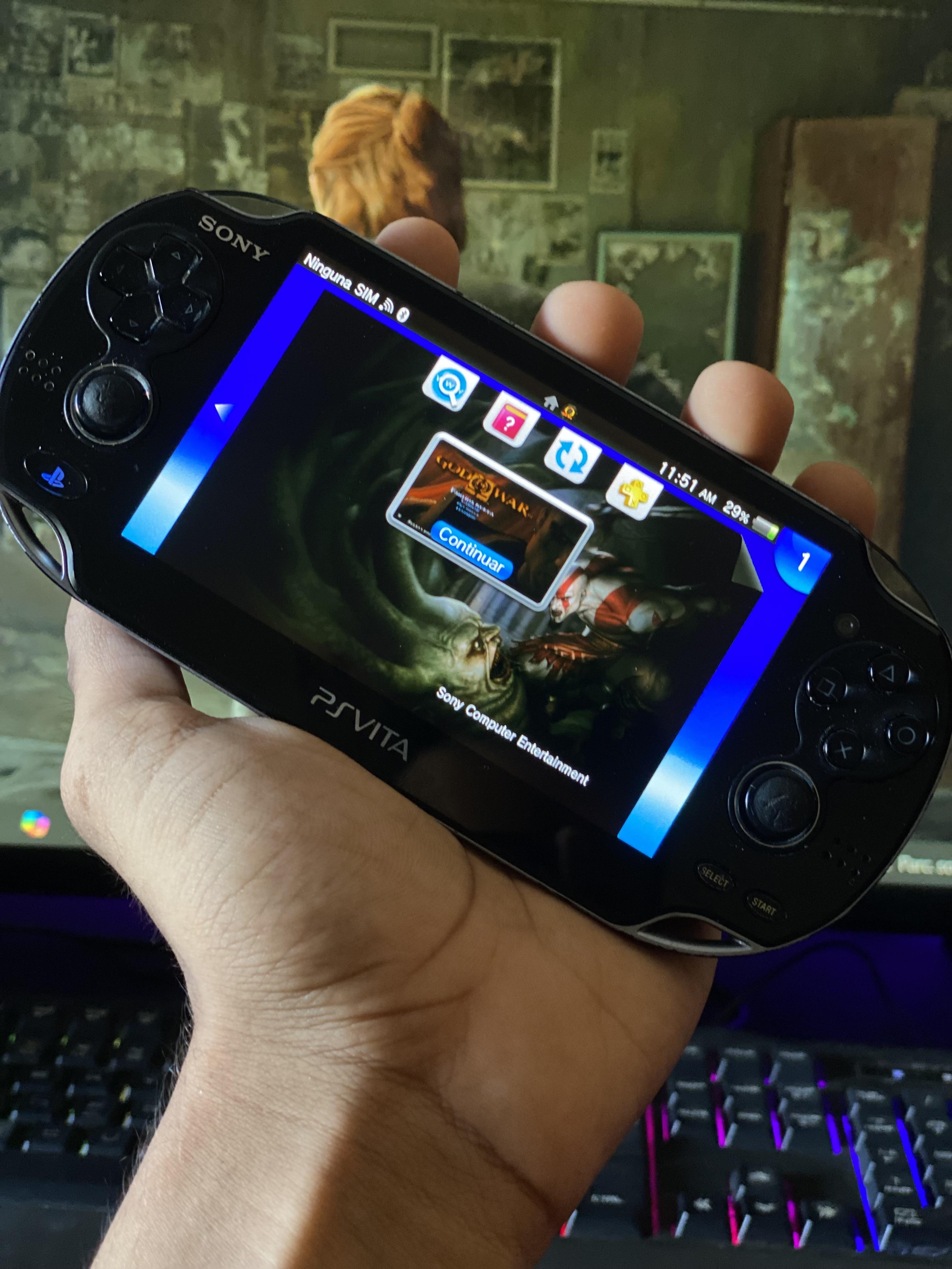 PsVita oled Hakeado con tienda y juegos Foto 7266032-2.jpg