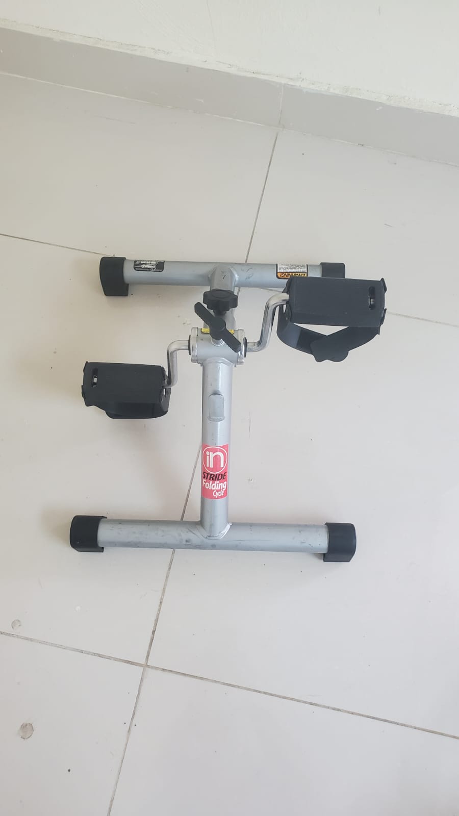 Maquina de hacer ejerciciospedalesbicicleta estacionaria ejercitador  Foto 7266141-2.jpg