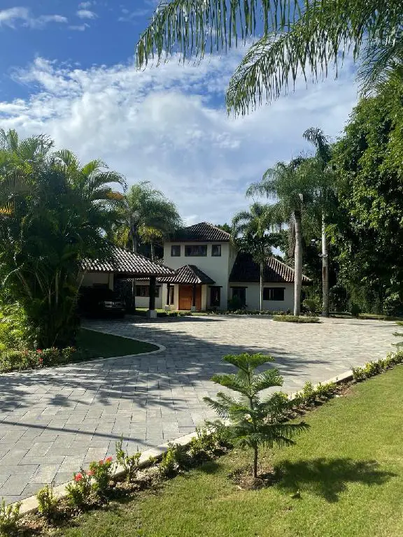 VILLA AMUEBLADA EN JUAN DOLIO EN SAN PEDRO DE MACORIX Foto 7266661-2.jpg