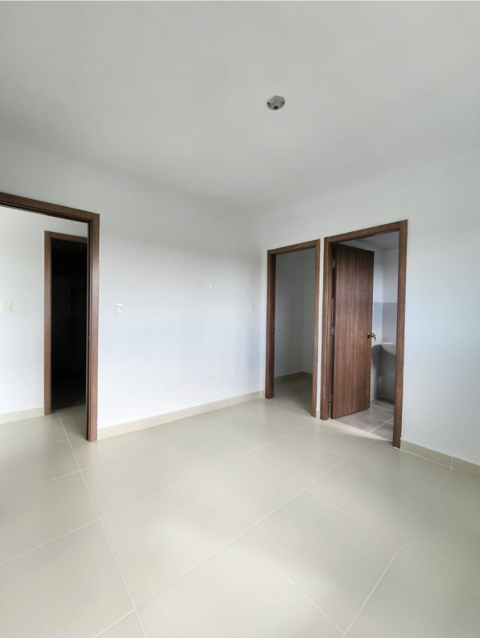 Apartamento de 2 habitaciones en alquiler en Bávaro cerca de Downtown  Foto 7266993-4.jpg