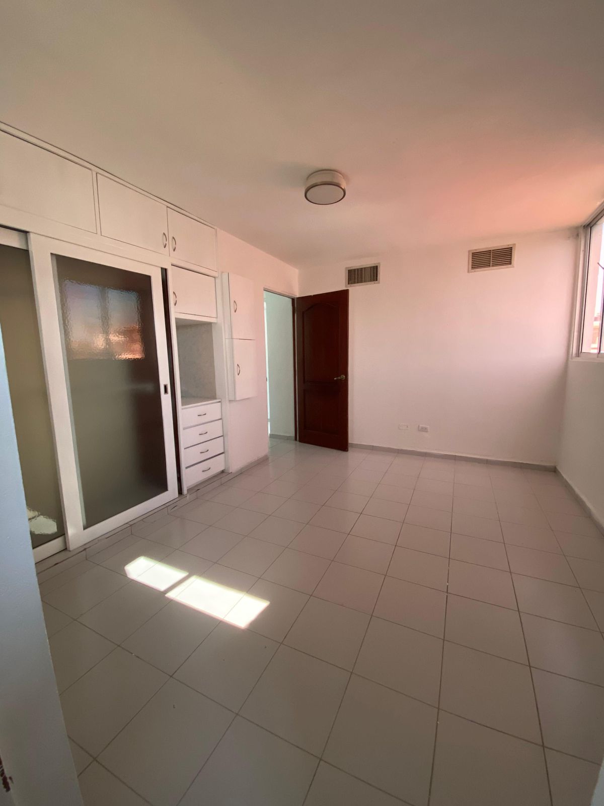 Alquiler - Amplio Apartamento en Los Prados - Santo Domingo DN Foto 7267033-5.jpg