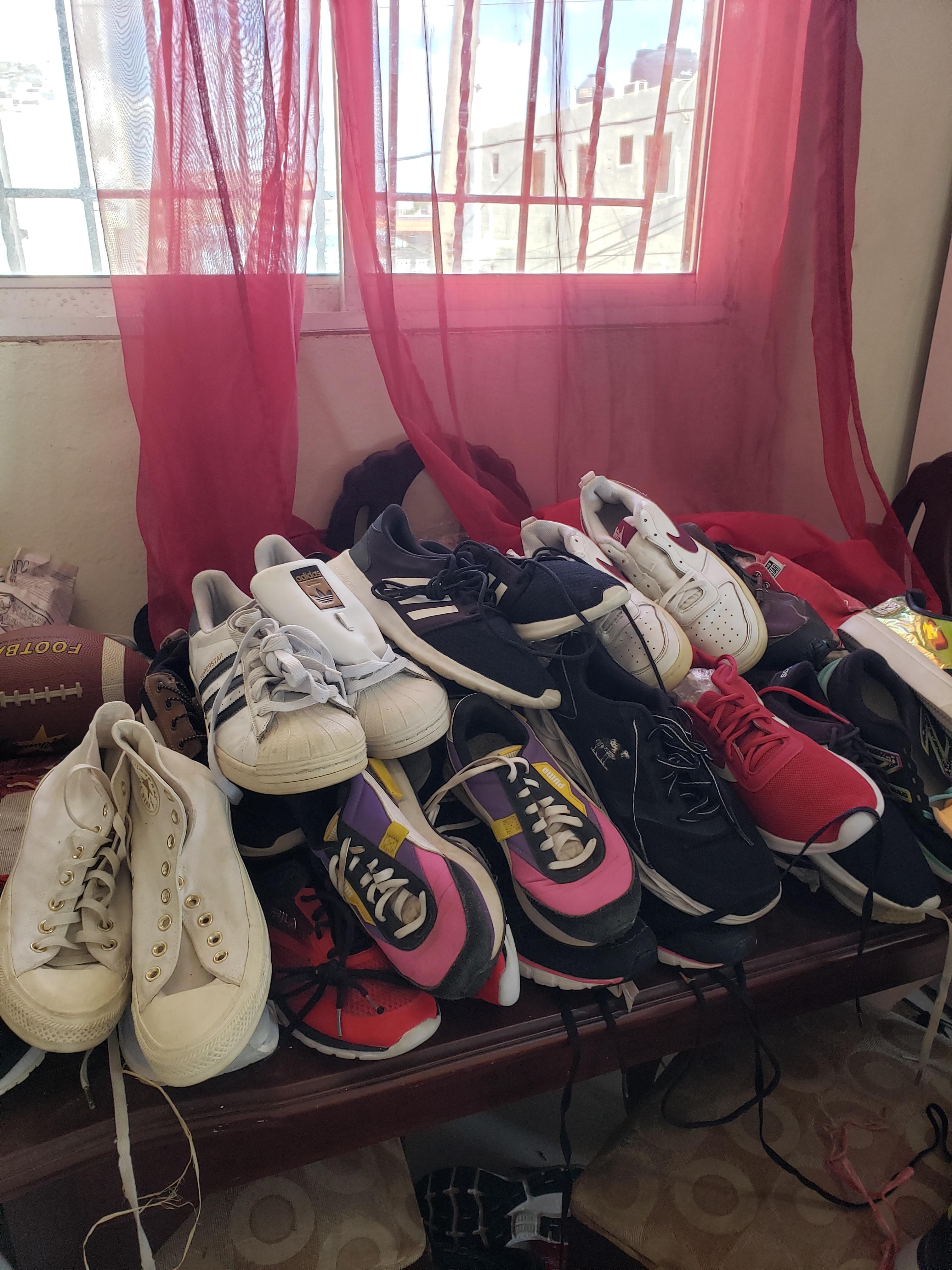 Sacos grandes 450 abrigos 350 tenis 750...un chin de to! 8093014387  Foto 7267112-6.jpg