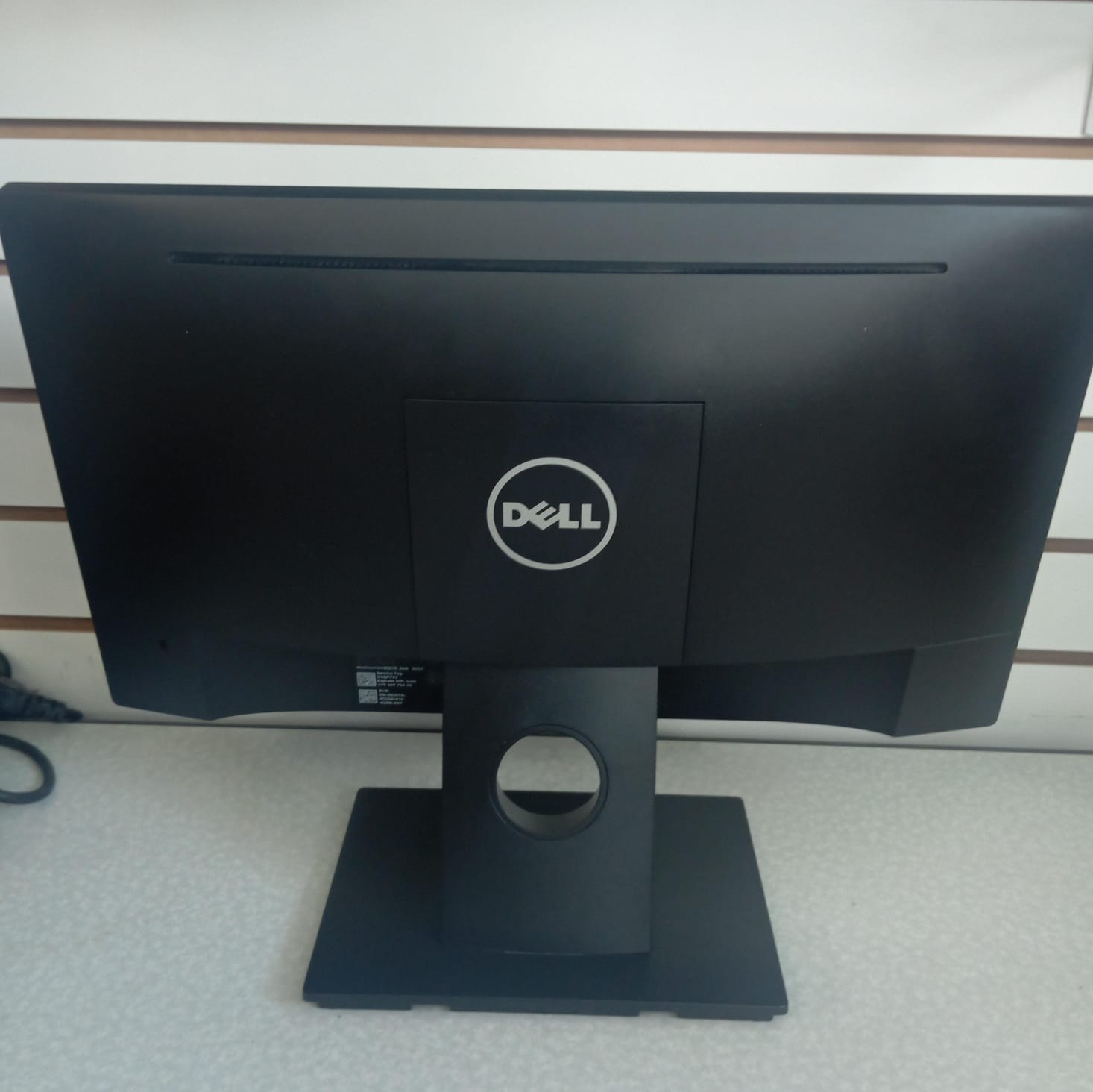 MONITOR DELL LED-19 PULGADAS DISPLAY PORT Y VGA Foto 7268063-1.jpg