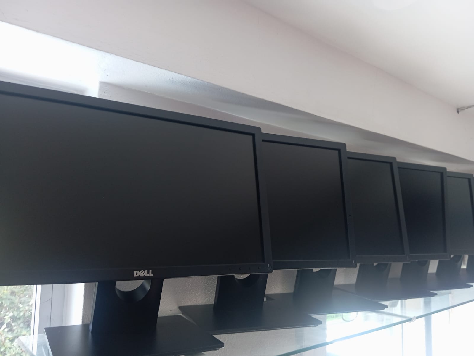 MONITOR DELL LED-19 PULGADAS DISPLAY PORT Y VGA Foto 7268063-2.jpg