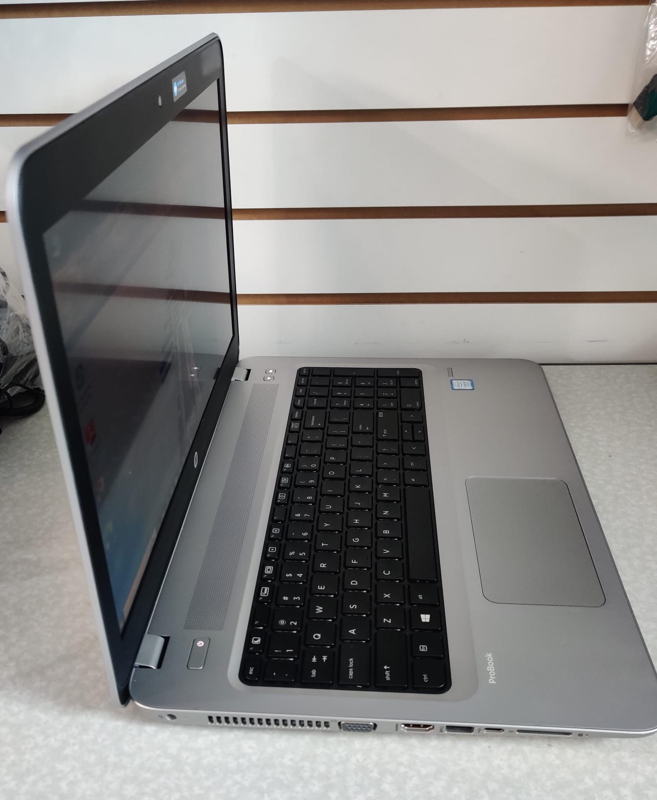 LAPTOP HP 450G4 CORE i5 DE 7MA GENERACION MEMORIA 8GB DDR4 SSD 256GB  Foto 7268084-1.jpg