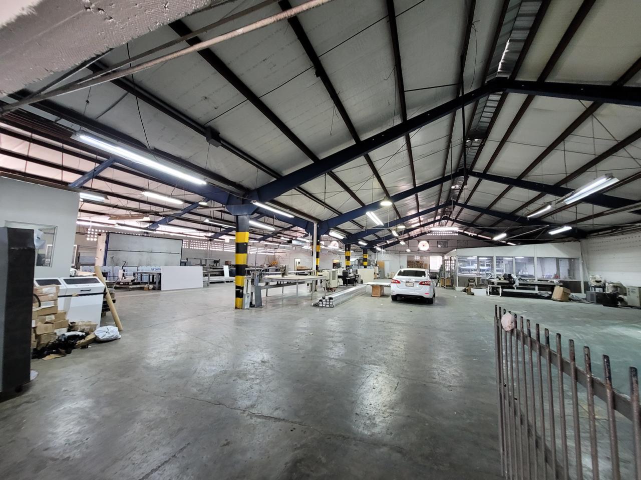 Alquiler de Nave Industrial con edificio de oficinas / Km17 de la Auto Foto 7268531-1.jpg