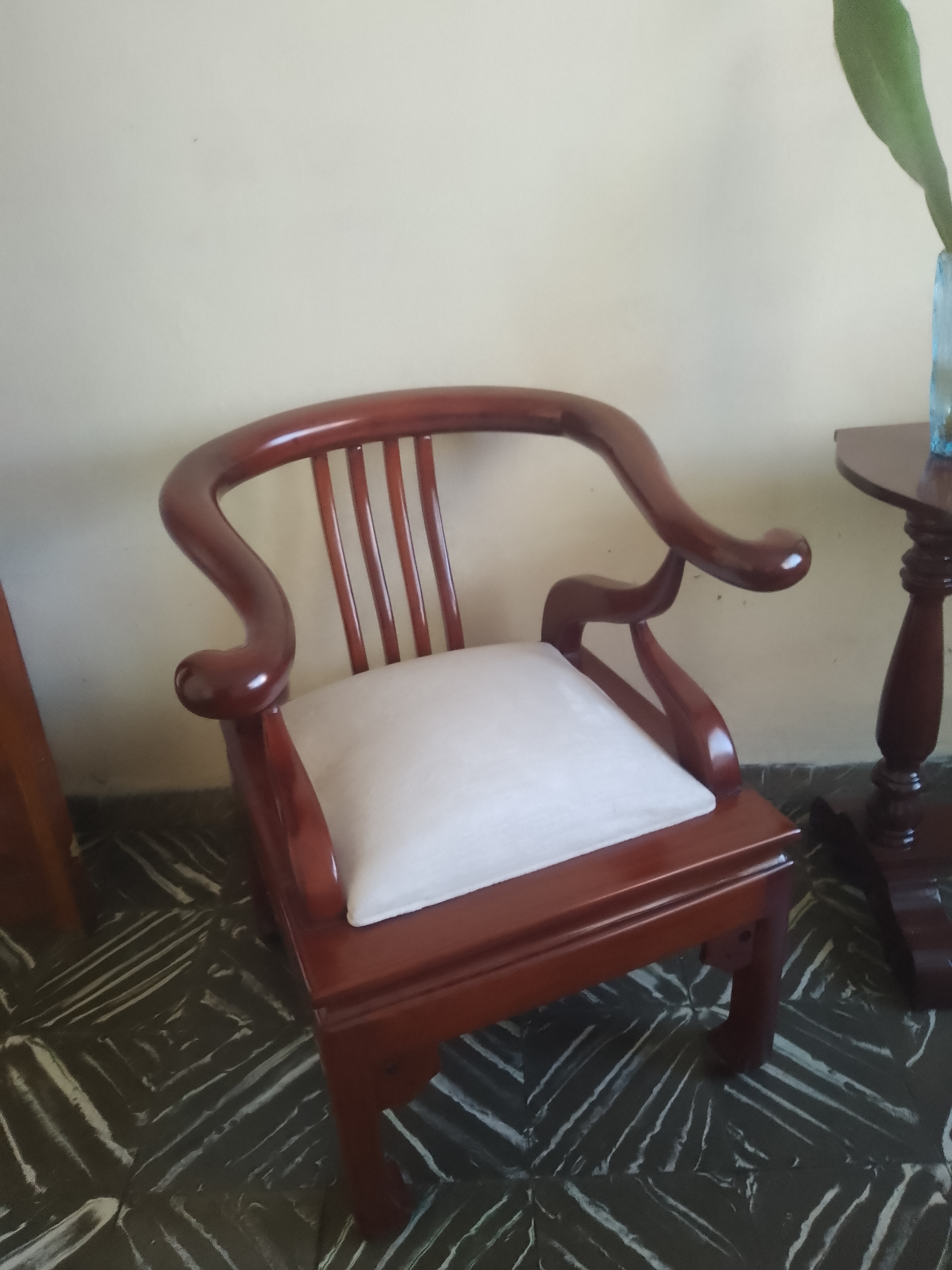 Elegantes Butacas de Caoba para Sala - Elegancia y artístico estilo- Foto 7268796-6.jpg