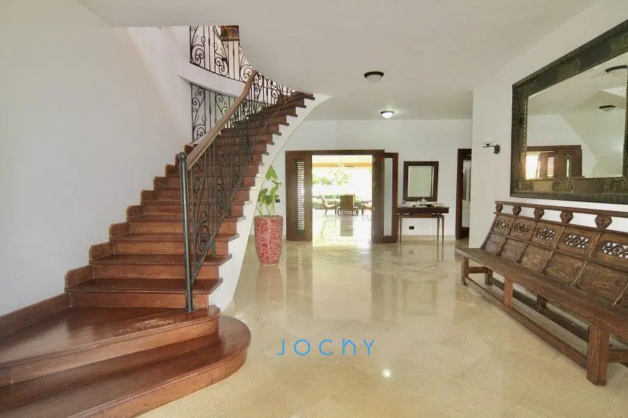 Jochy Real Estate vende villa en Casa de Campo La Romana R.D Foto 7268875-2.jpg