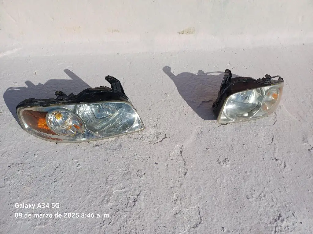 Pantallas delanteras de nissan sentra B15 año 2004 Foto 7268938-1.jpg